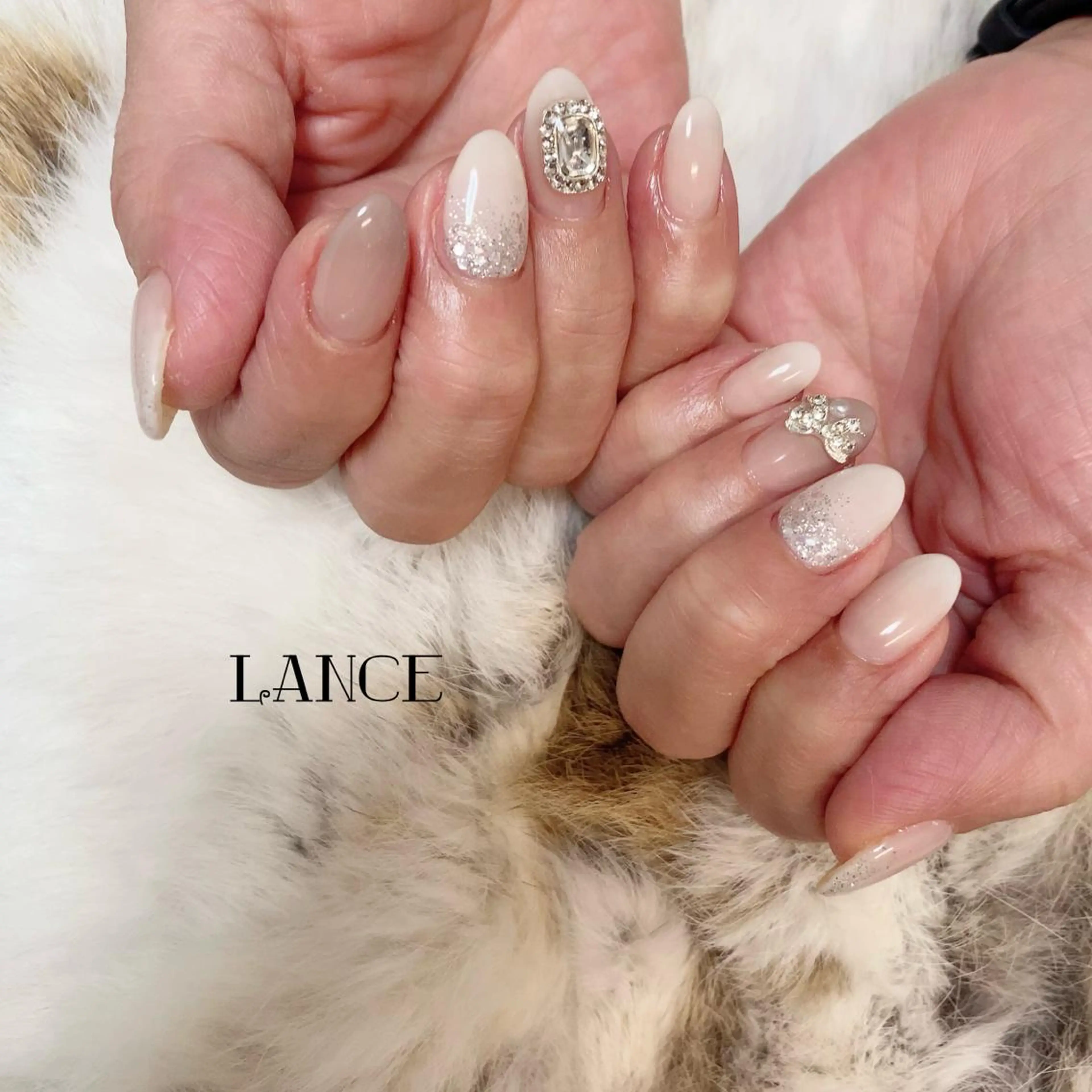 ミディアム ネイル オーロラネイル フレンチネイル ワンホンネイル 冬ネイル ハンドネイル Lance nailのネイルデザイン