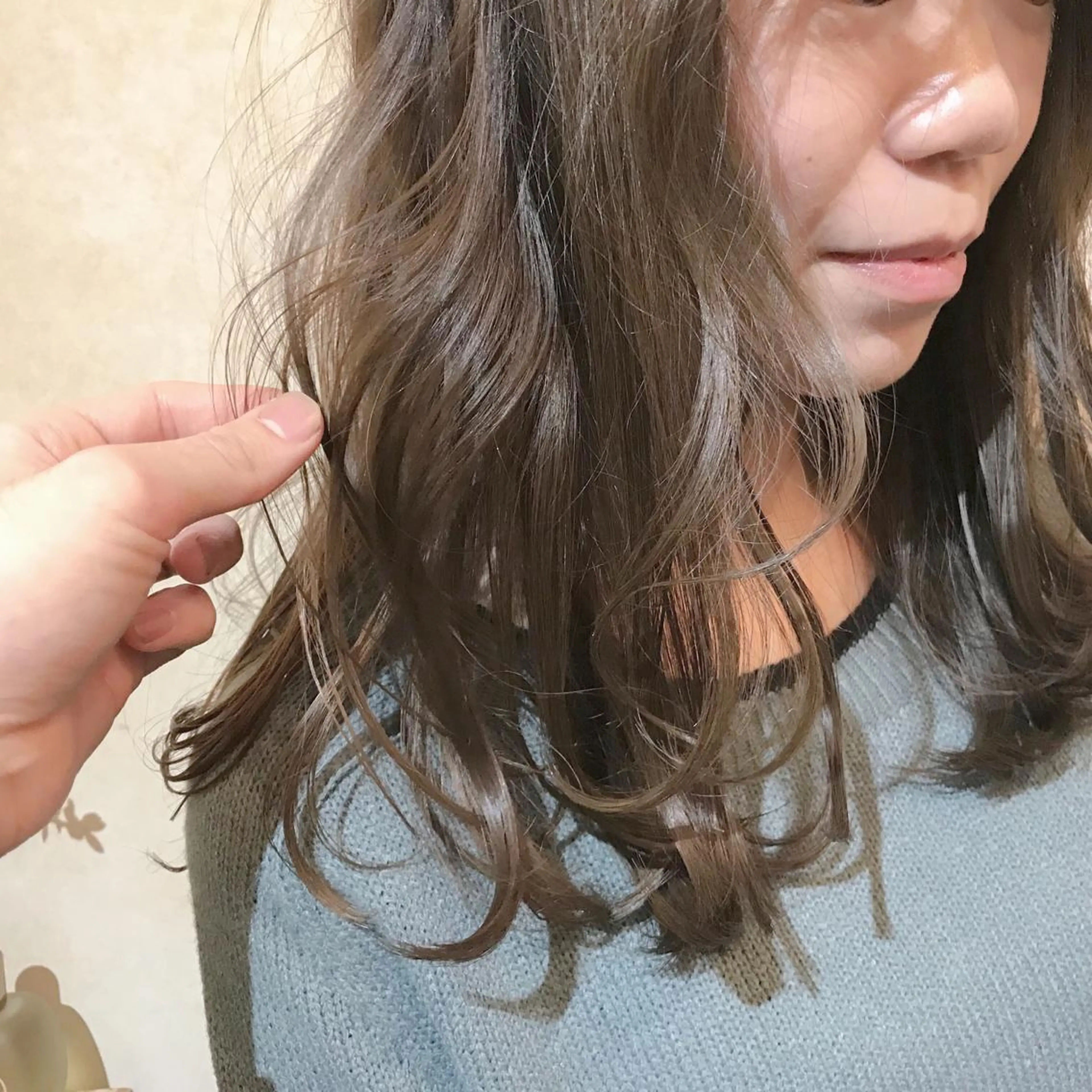 セミロング カラー グレージュ カーキグレージュ EMANOA所属・前田 敬太のヘアスタイル