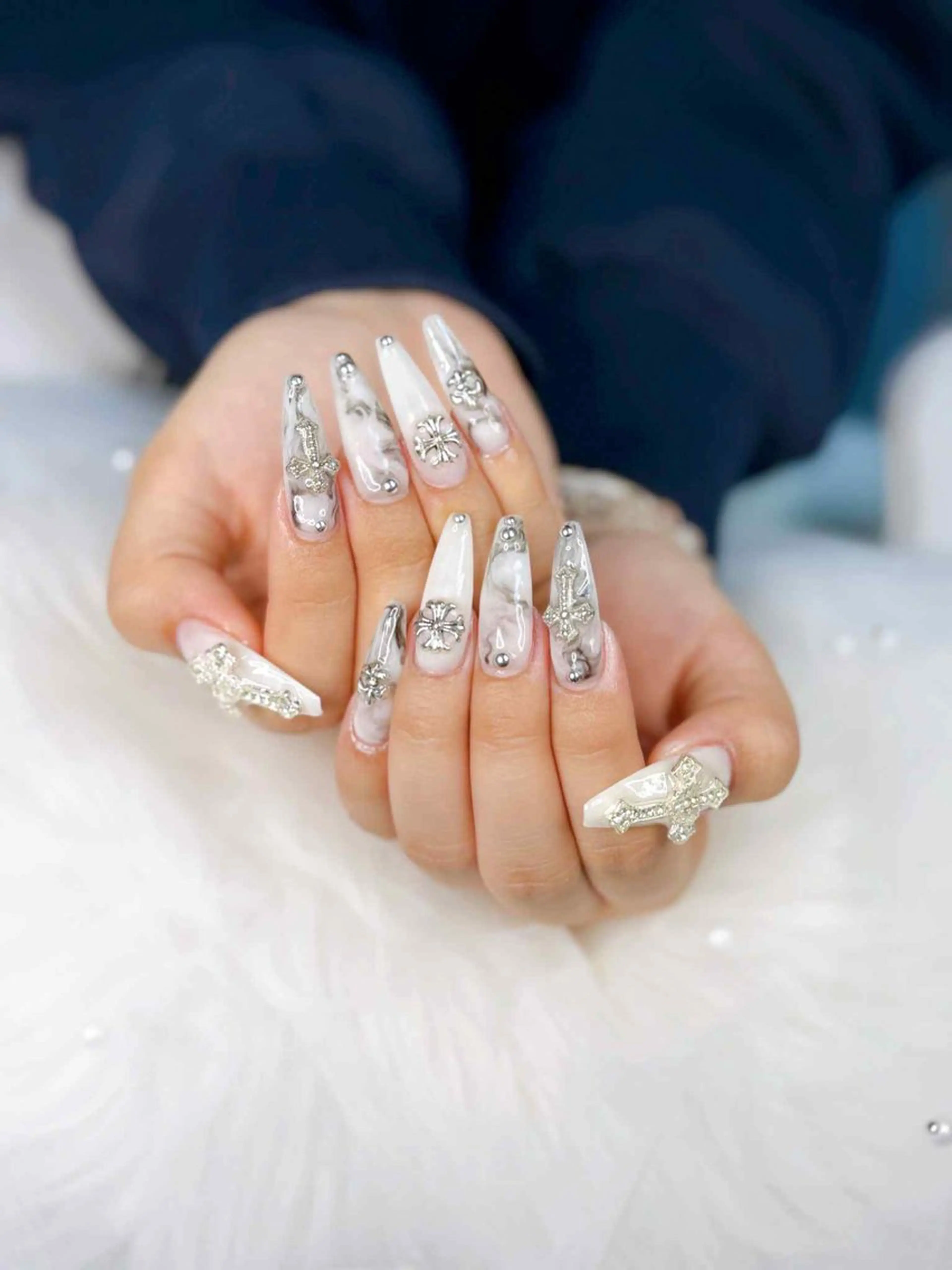 ネイル アートネイル オーロラネイル チークネイル 長さ出し フットネイル ハンドネイル フットネイル ハンドケア Noiranail_ studio川越西口のネイルデザイン