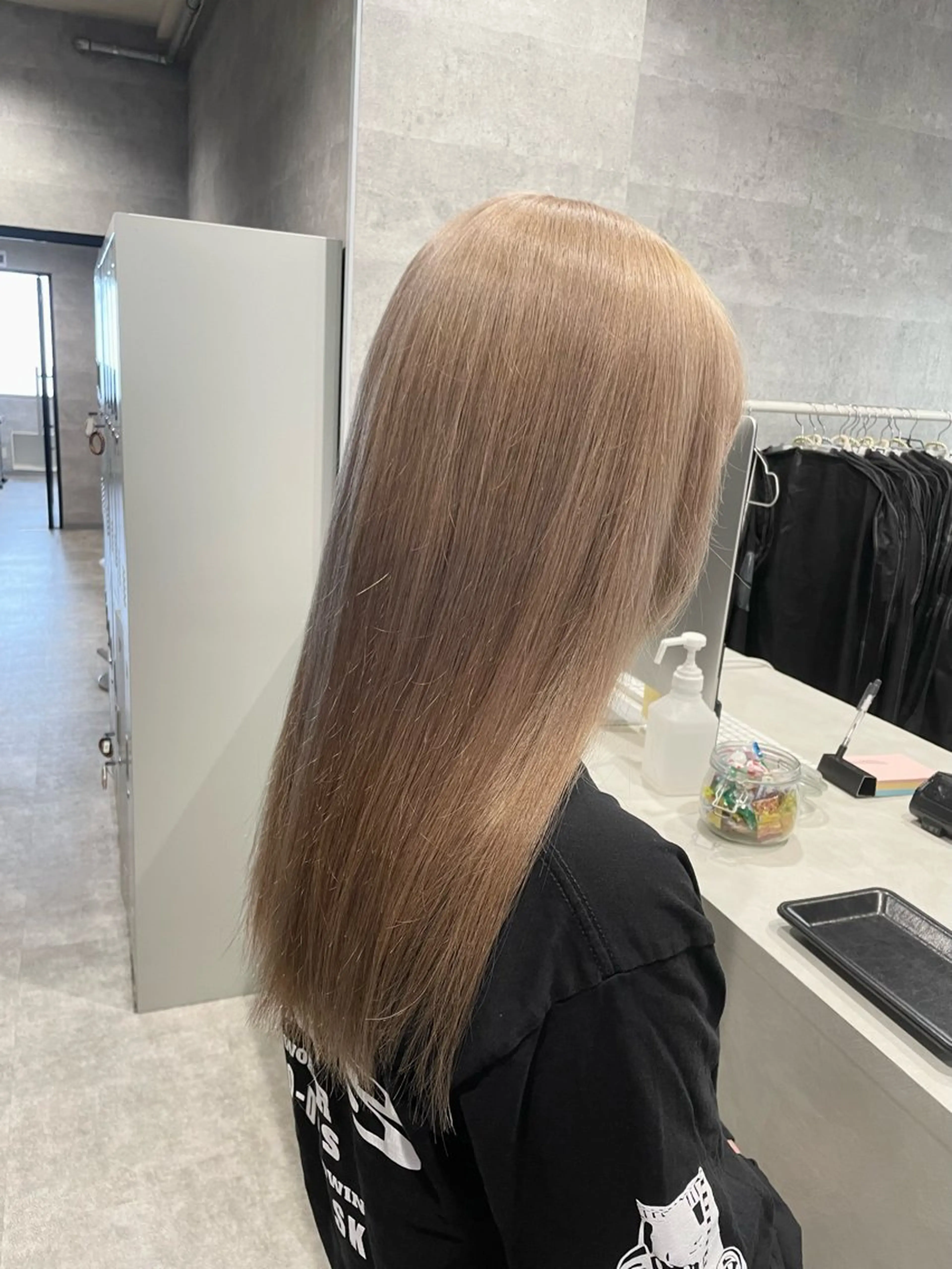 セミロング カラー _WHITE難波店【アンダーバーホワイト】所属・鬼塚脇 一輝のヘアスタイル