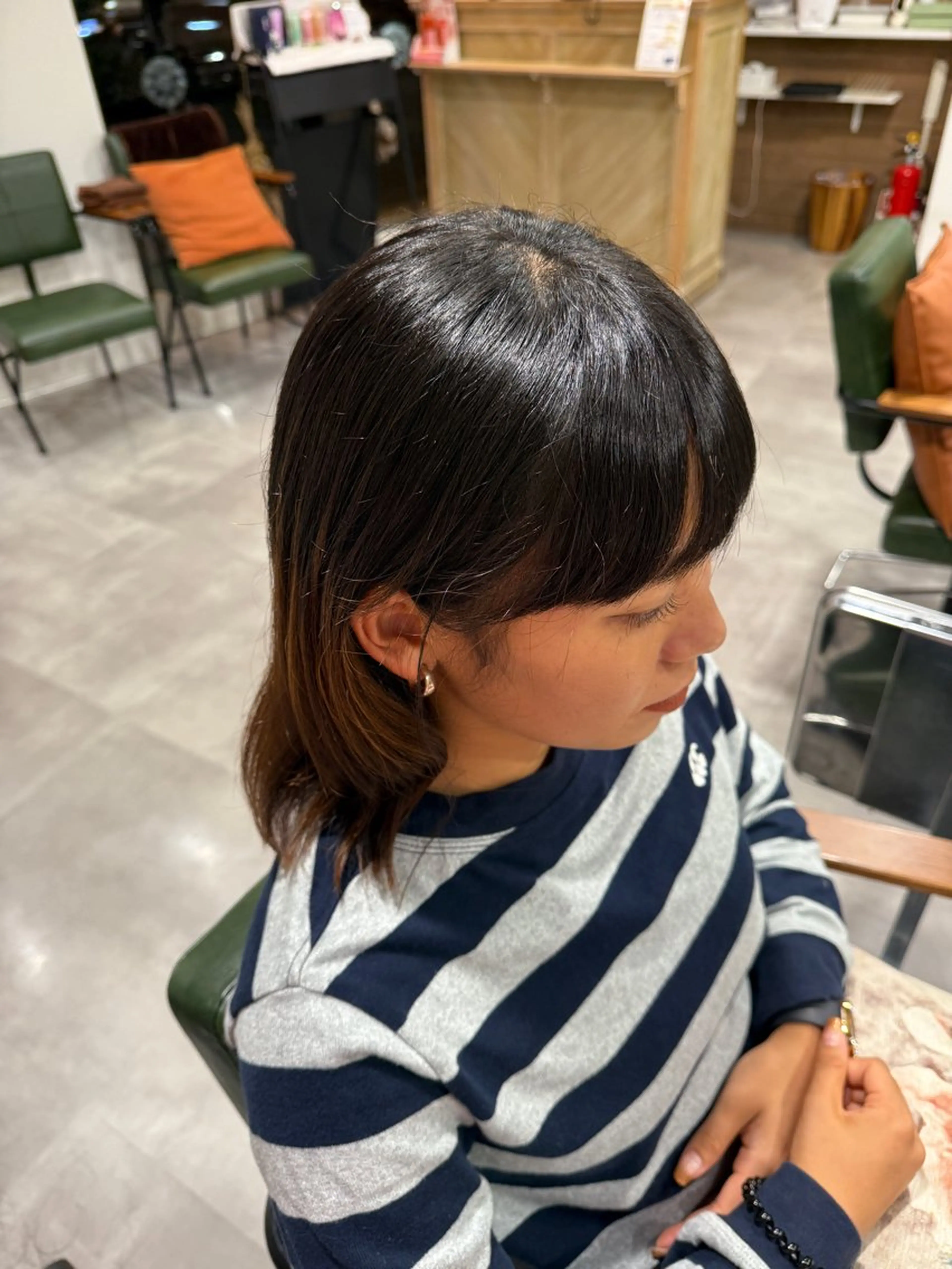 ミディアム カット オリーブ🫒レイヤー /平尾/りの‎🤍のヘアスタイル