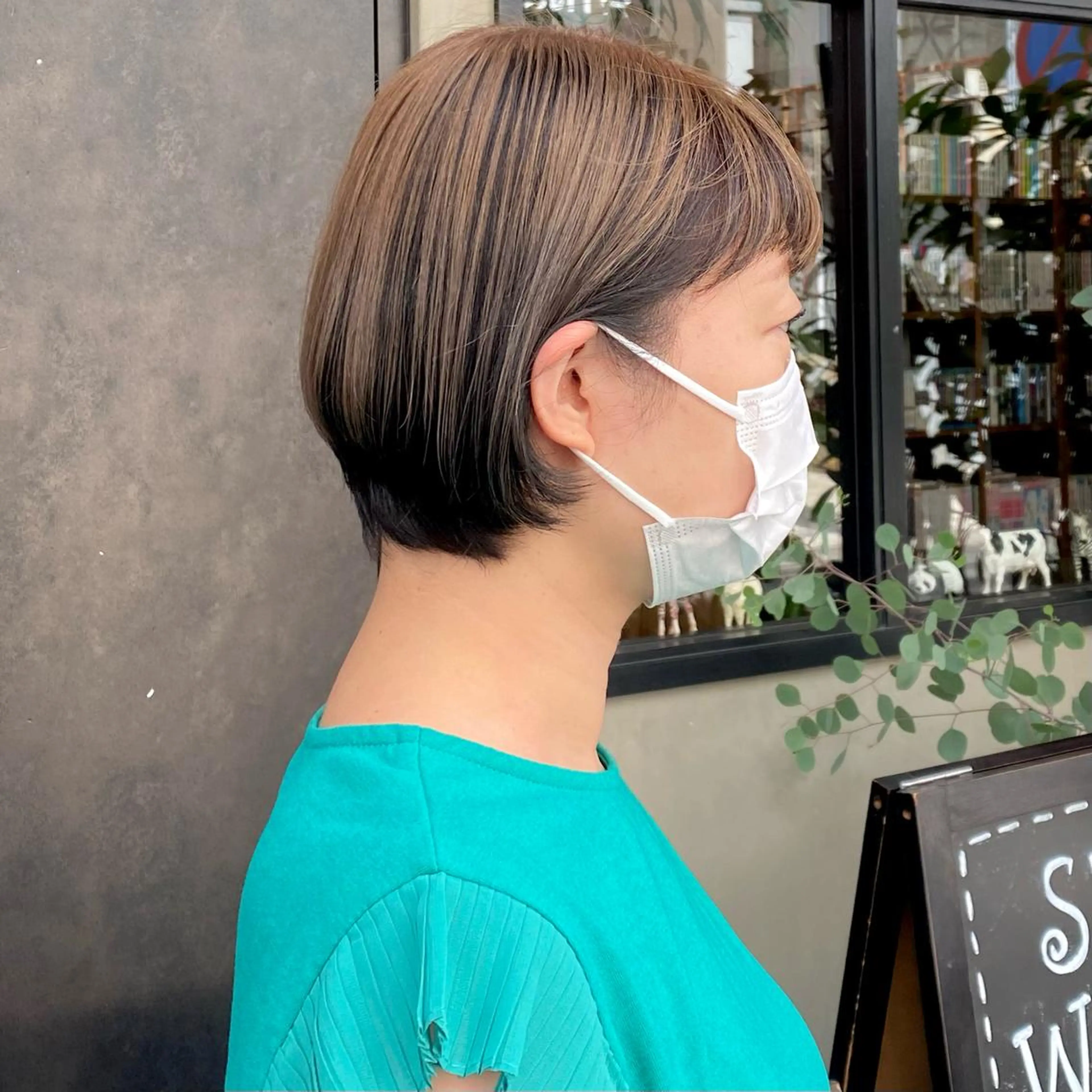 ショート カラー 比嘉 陽のヘアスタイル