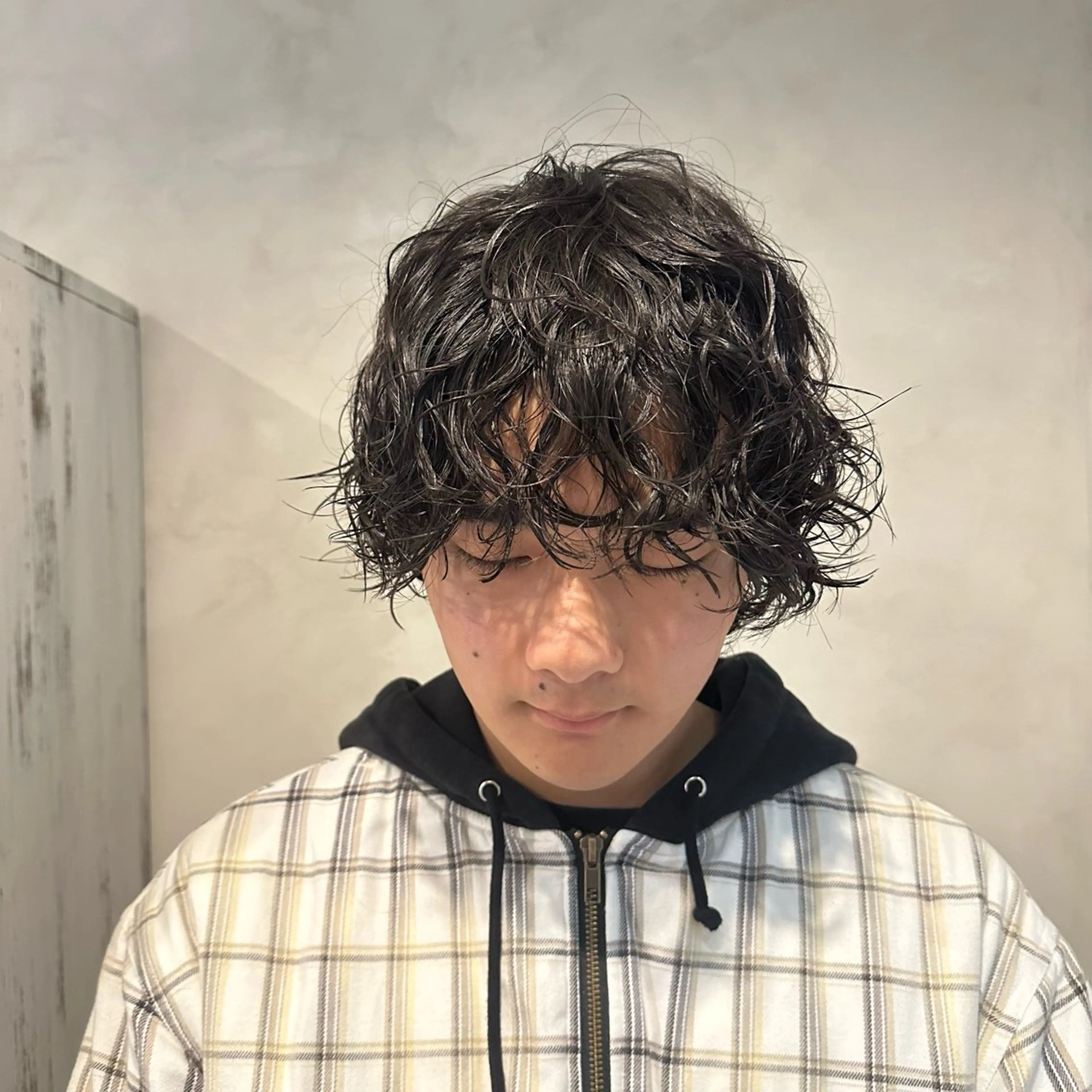 ミディアム パーマ メンズ ミディアムパーマ メンズパーマ メンズウルフカット ボブ ウルフカット カット パーマ Aust hair Stella新宿所属・Yuki☺︎パーマ レイヤーカットのヘアスタイル