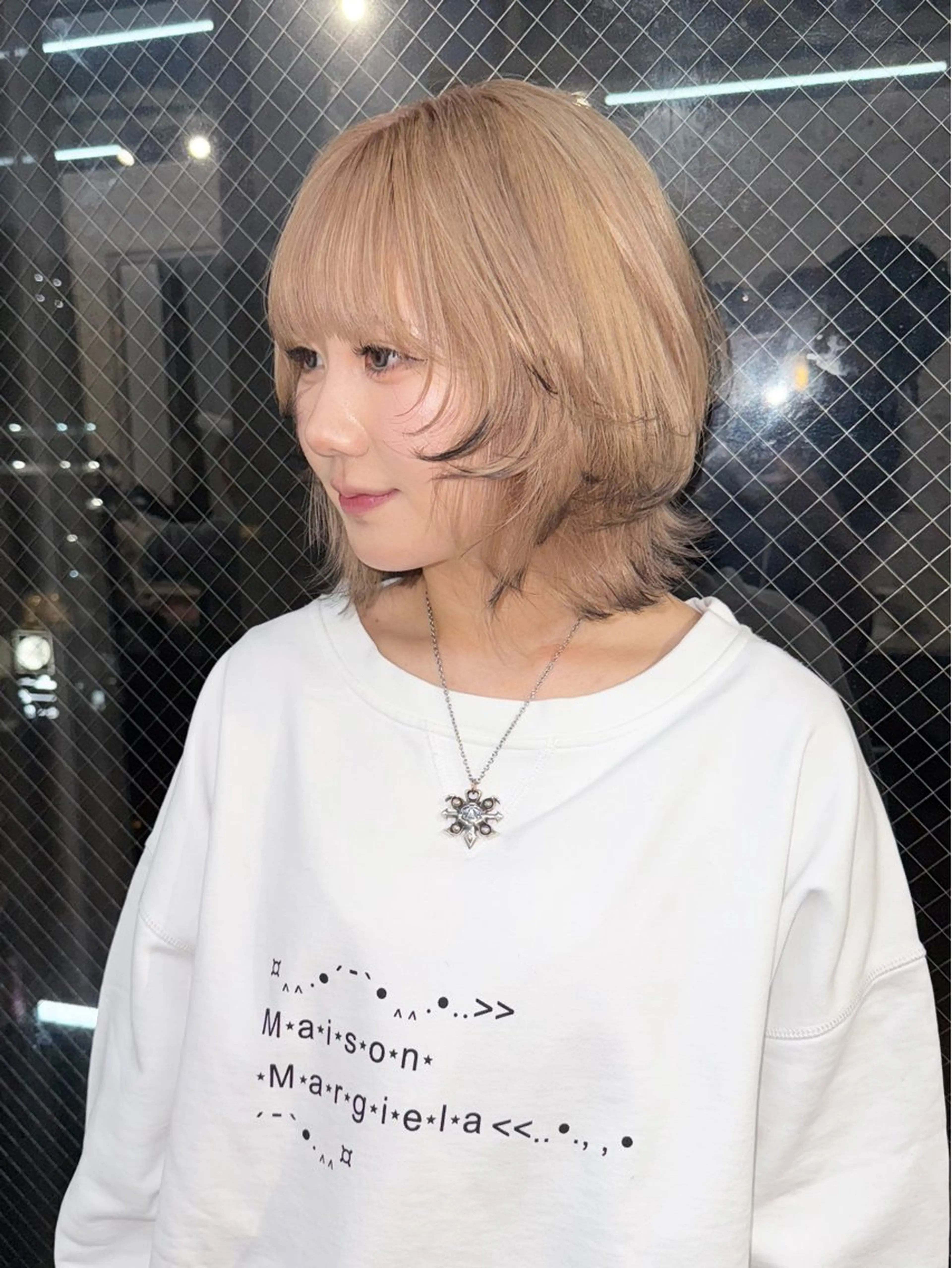 ミディアム カラー ヘアアレンジ ベージュカラー ウルフカット カット ヘアカラー トリートメント lani ブリーチ /ダブルカラーのヘアスタイル