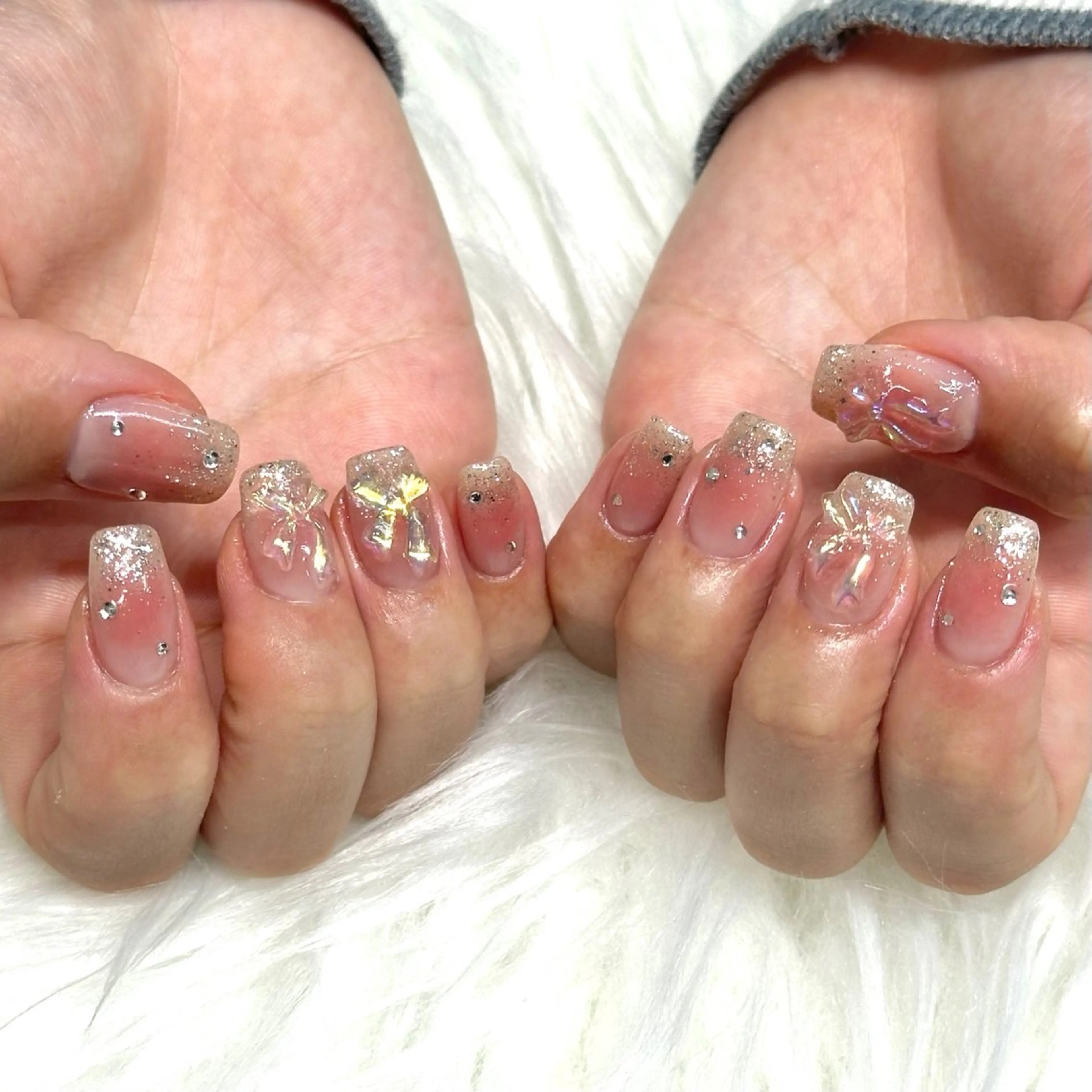 ネイル チークネイル キラキラネイル ハンドネイル Bianca浦和西口 Takenouchiのネイルデザイン