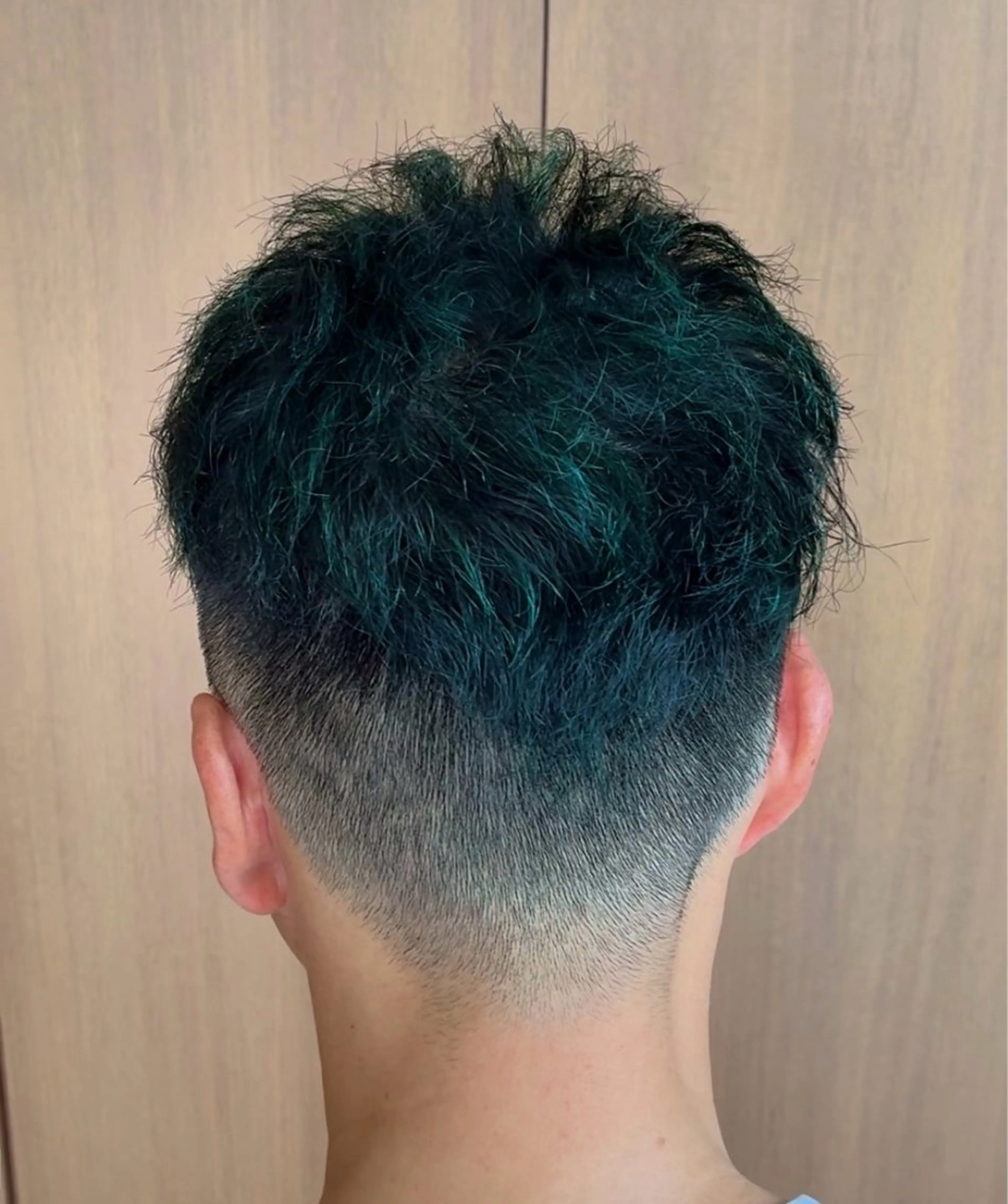 ショート カラー メンズ メンズブリーチ メンズメッシュ ブリーチ メッシュ ヘアカラー arika hair make所属・arika もえのヘアスタイル