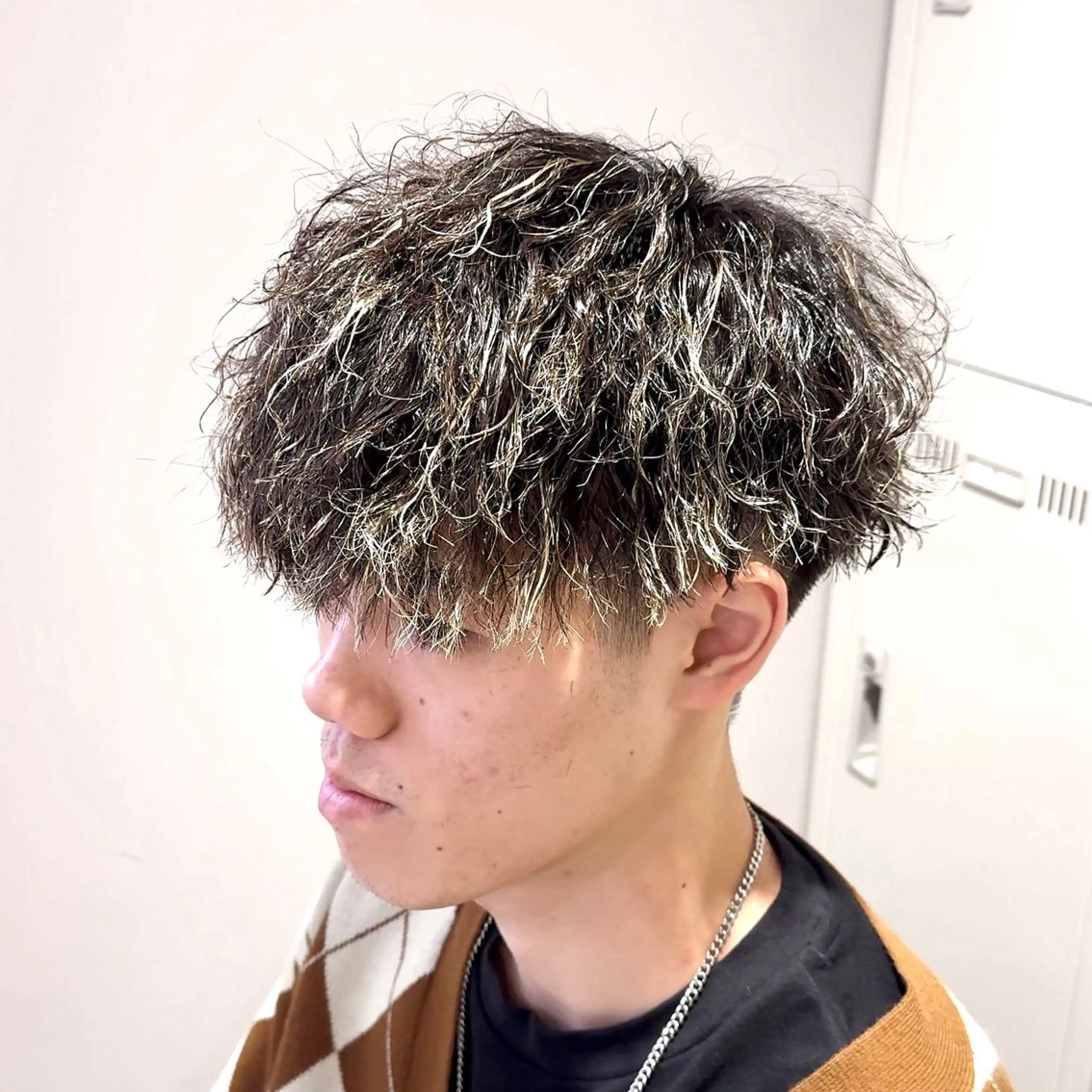 ショート パーマ ヘアアレンジ メンズ マッシュ メンズパーマ カット ヘアカラー パーマ ヘッドスパ ヘアセット 顔まわりカット の達人のヘアスタイル