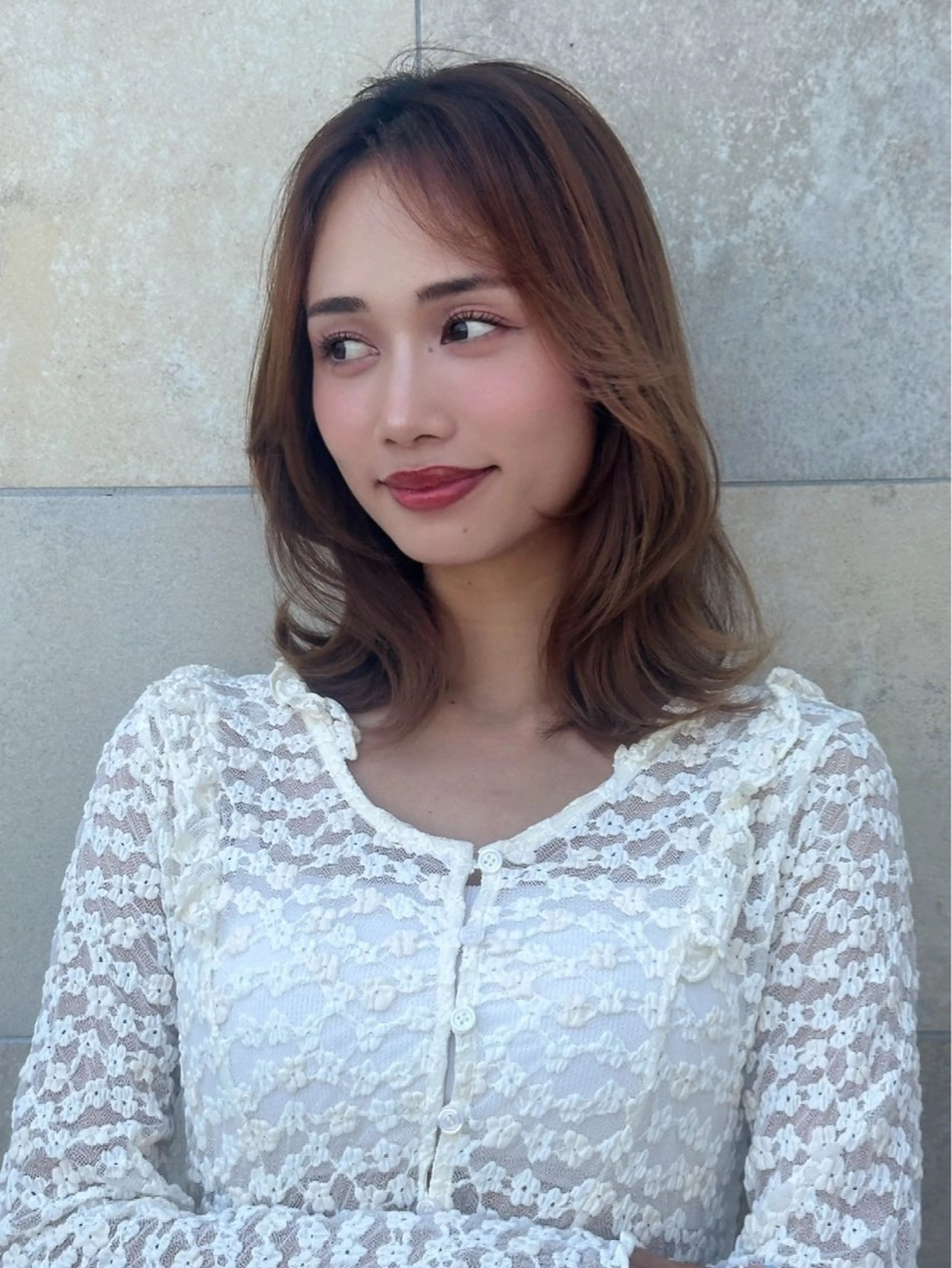 ミディアム カラー カット ヘアカラー トリートメント ベージュ/インナー カラー🤍Rieのヘアスタイル