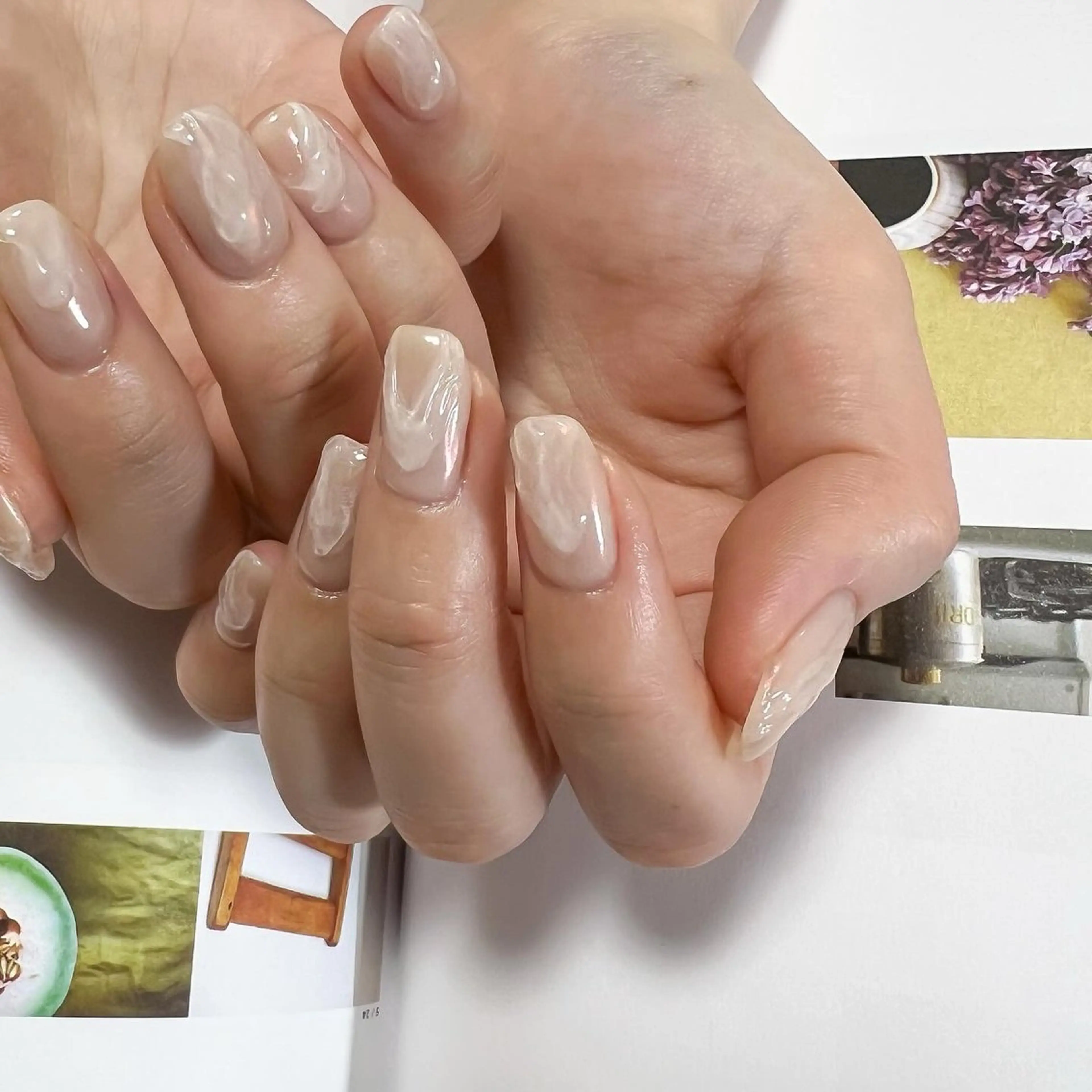 ネイル オーロラネイル ミラーネイル ぷっくりネイル 春ネイル ホワイト ハンドネイル pointillé .ayaのネイルデザイン