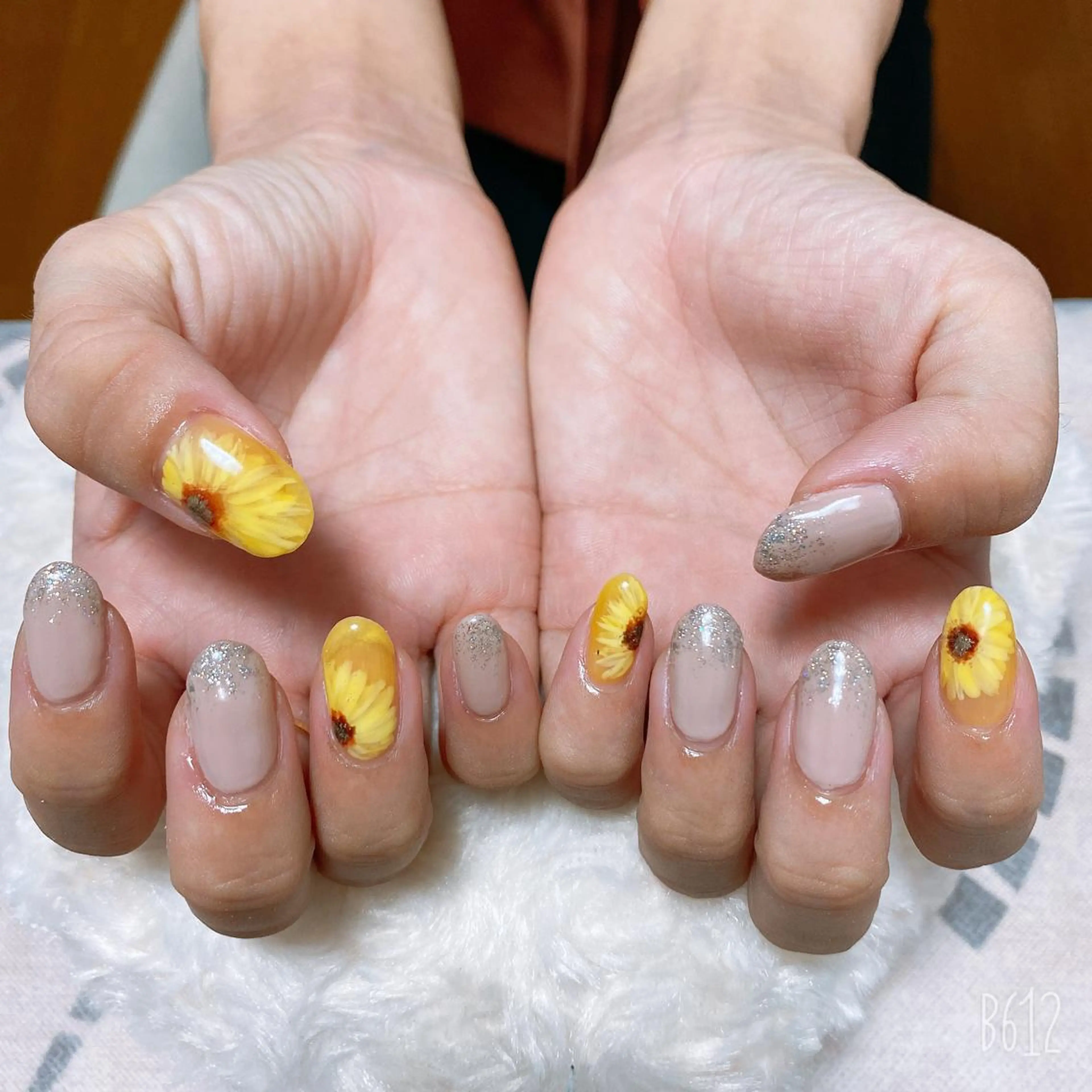 ネイル The Best Beauty受付担当のヘアスタイル