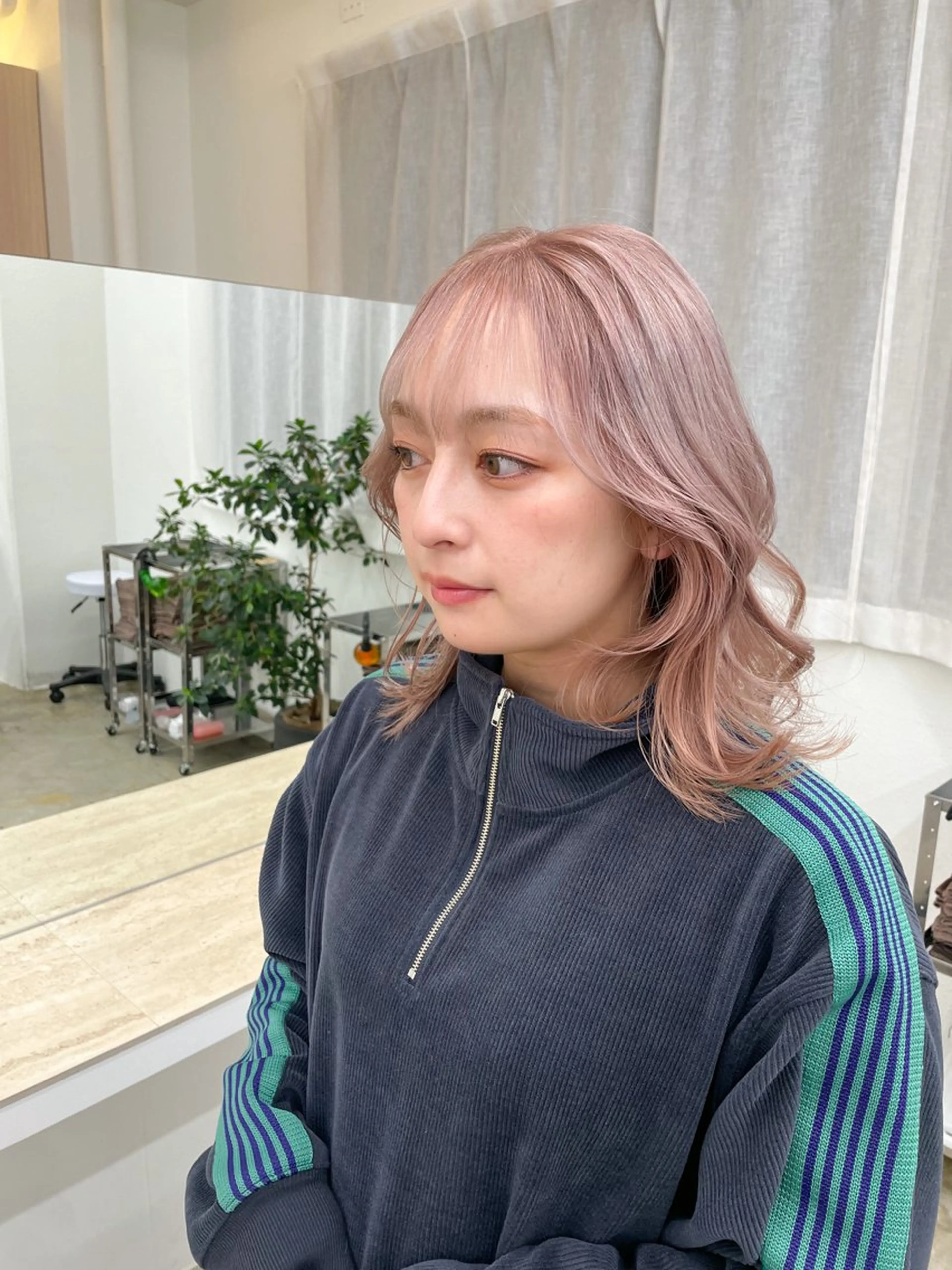 セミロング カラー ピンクカラー ヘアカラー トリートメント ハイトーン/レイヤー /ケアブリーチ石川治のヘアスタイル