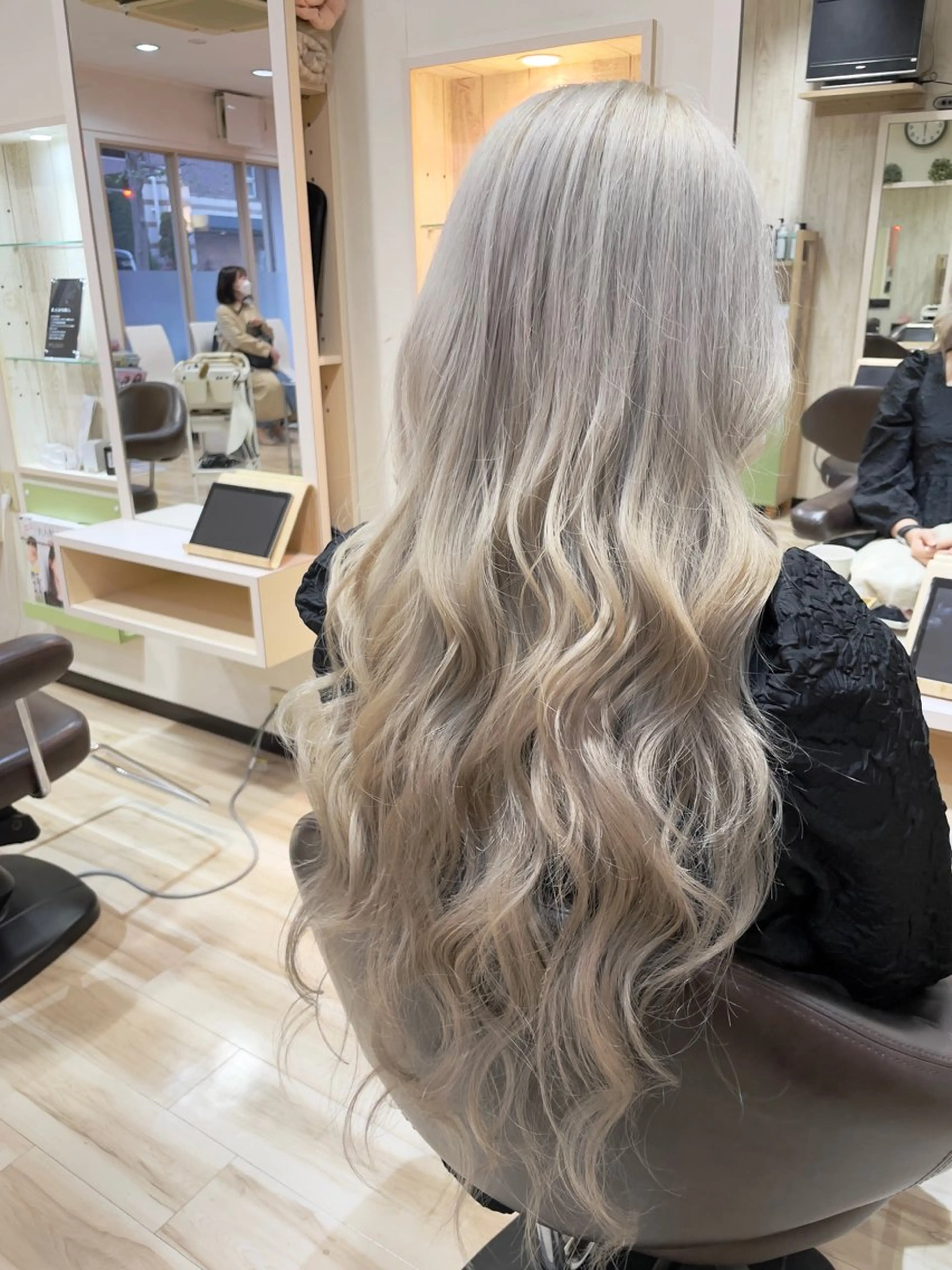 ロング カラー ブリーチ 🌈派手髪ハイトーン 🌈鈴木亮太🌈のヘアスタイル