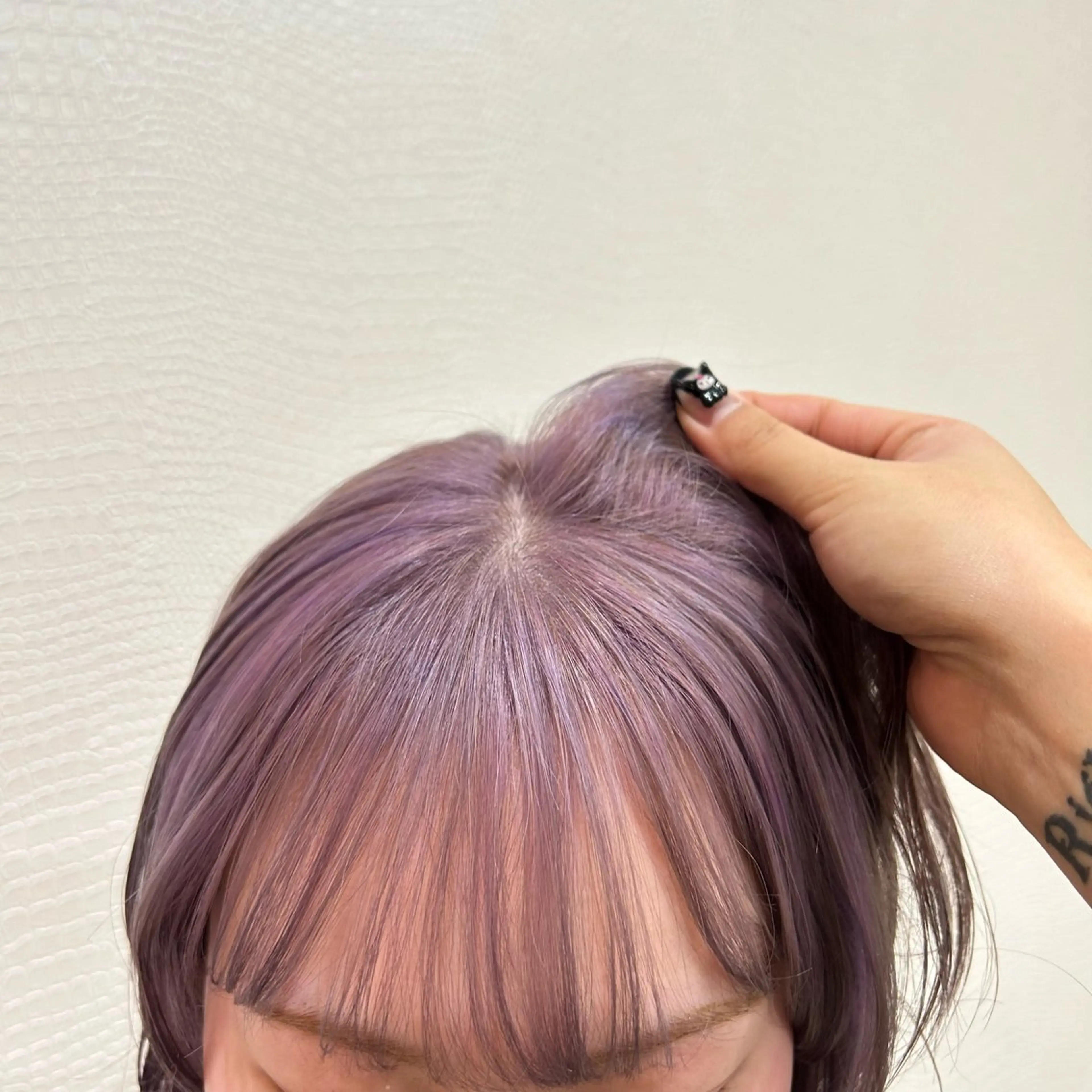 ショート カラー ブリーチ パープルカラー カット ヘアカラー Morpho Hair Product所属・井上 花音のヘアスタイル