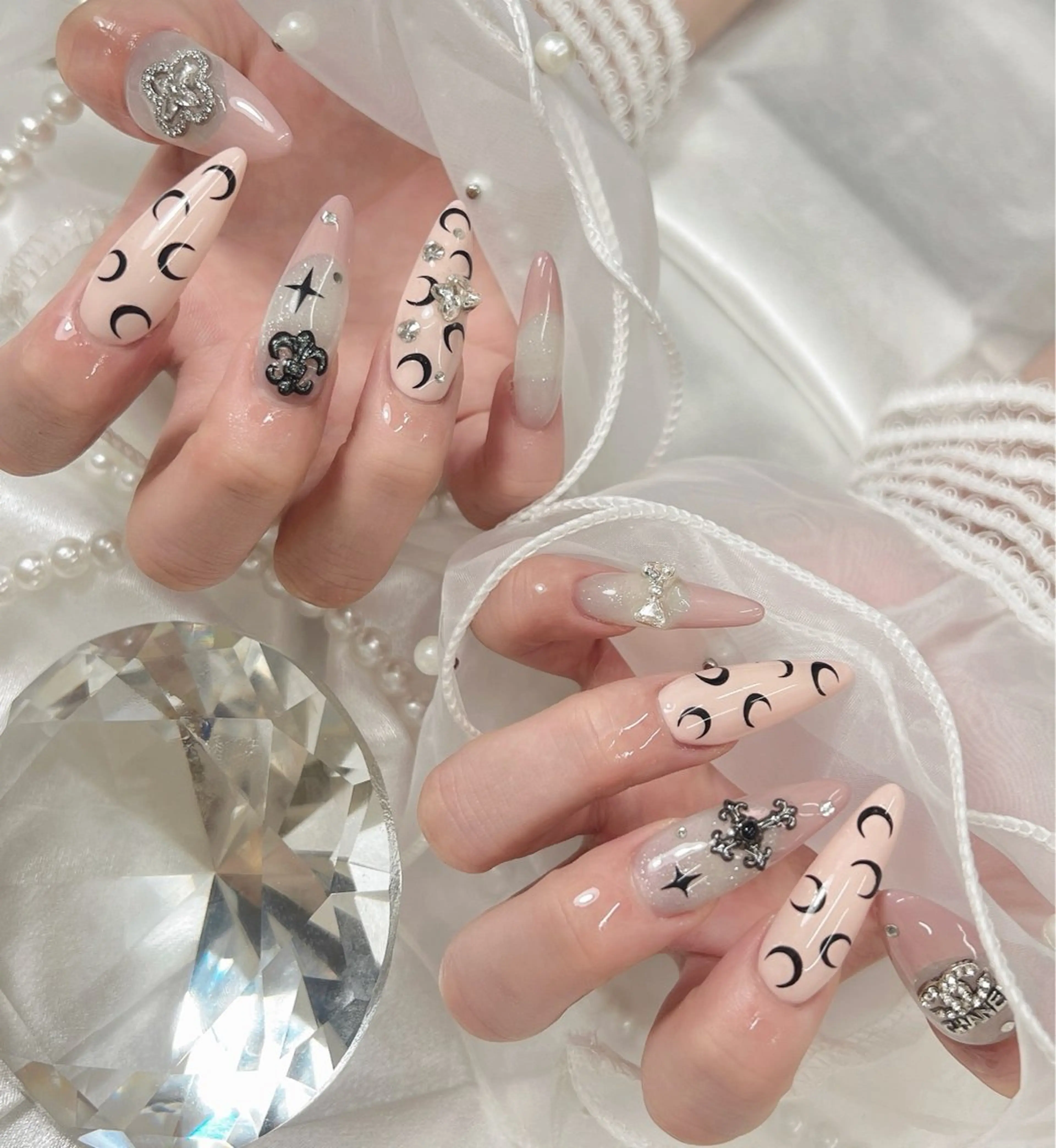 ネイル アートネイル フレンチネイル マグネットネイル ストーンネイル ハンドネイル bijou nails所属・bijou nails 蓮のネイルデザイン