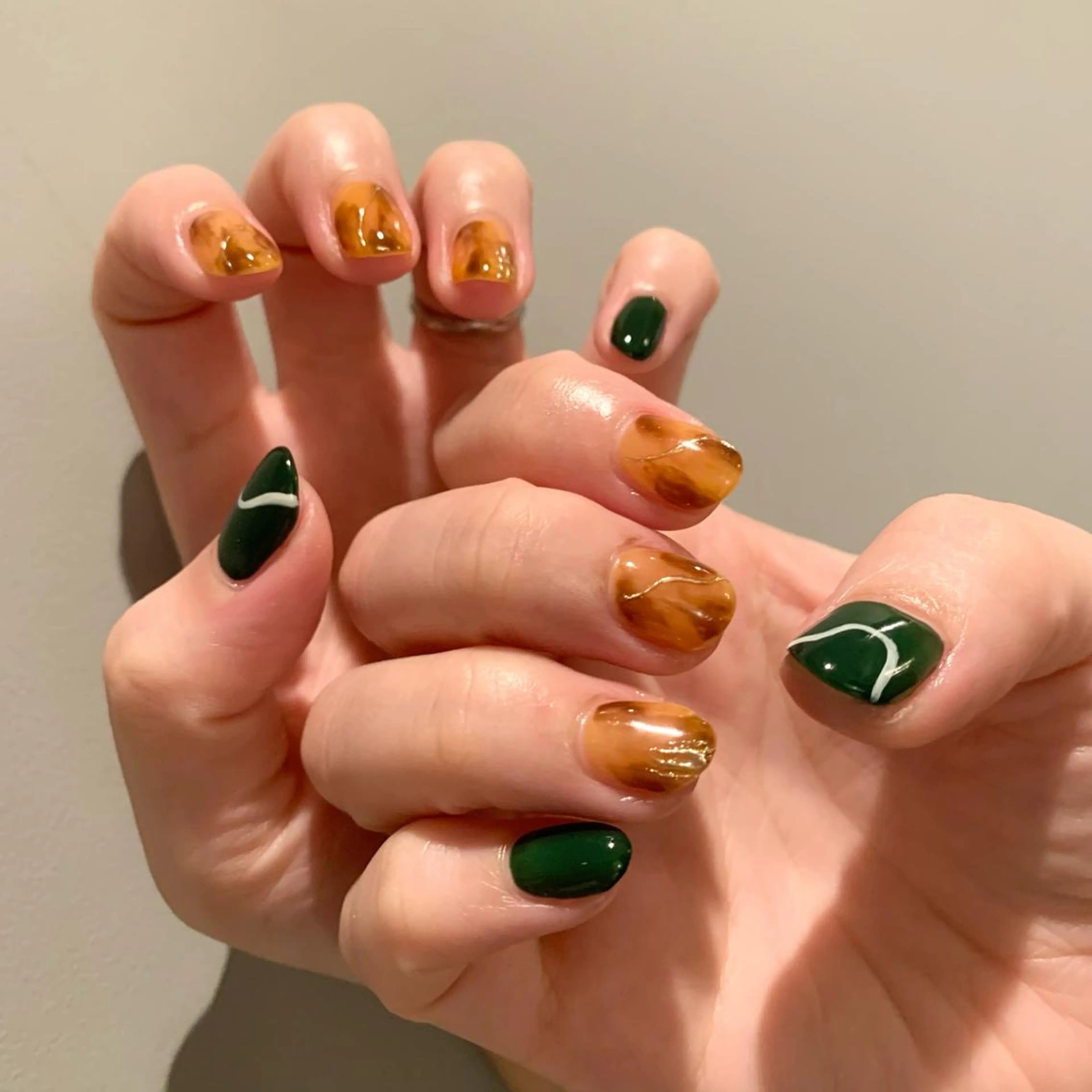 ネイル ハンドネイル ウシク ミユキのネイルデザイン