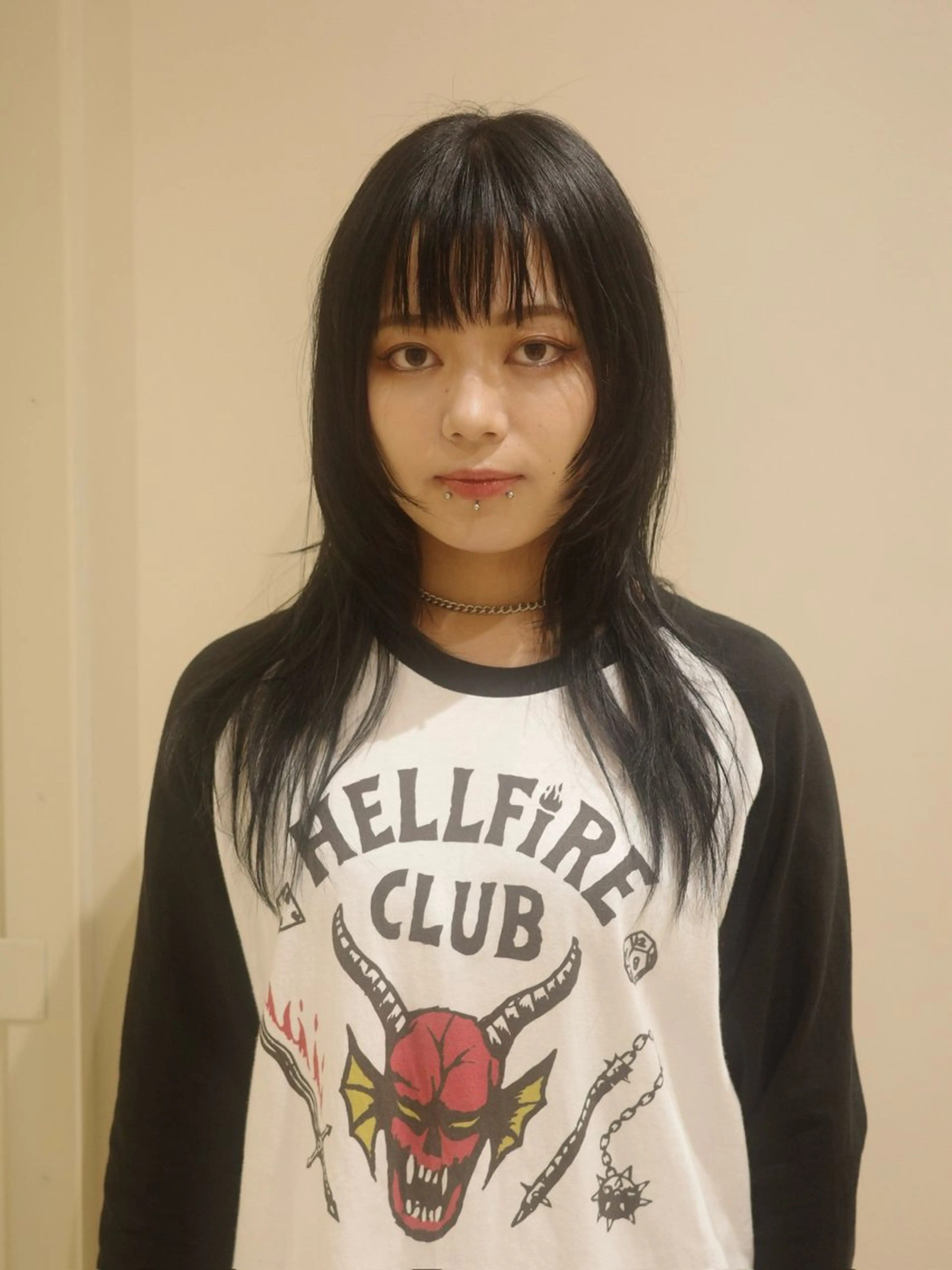 ミディアム カット アカツ ミナのヘアスタイル