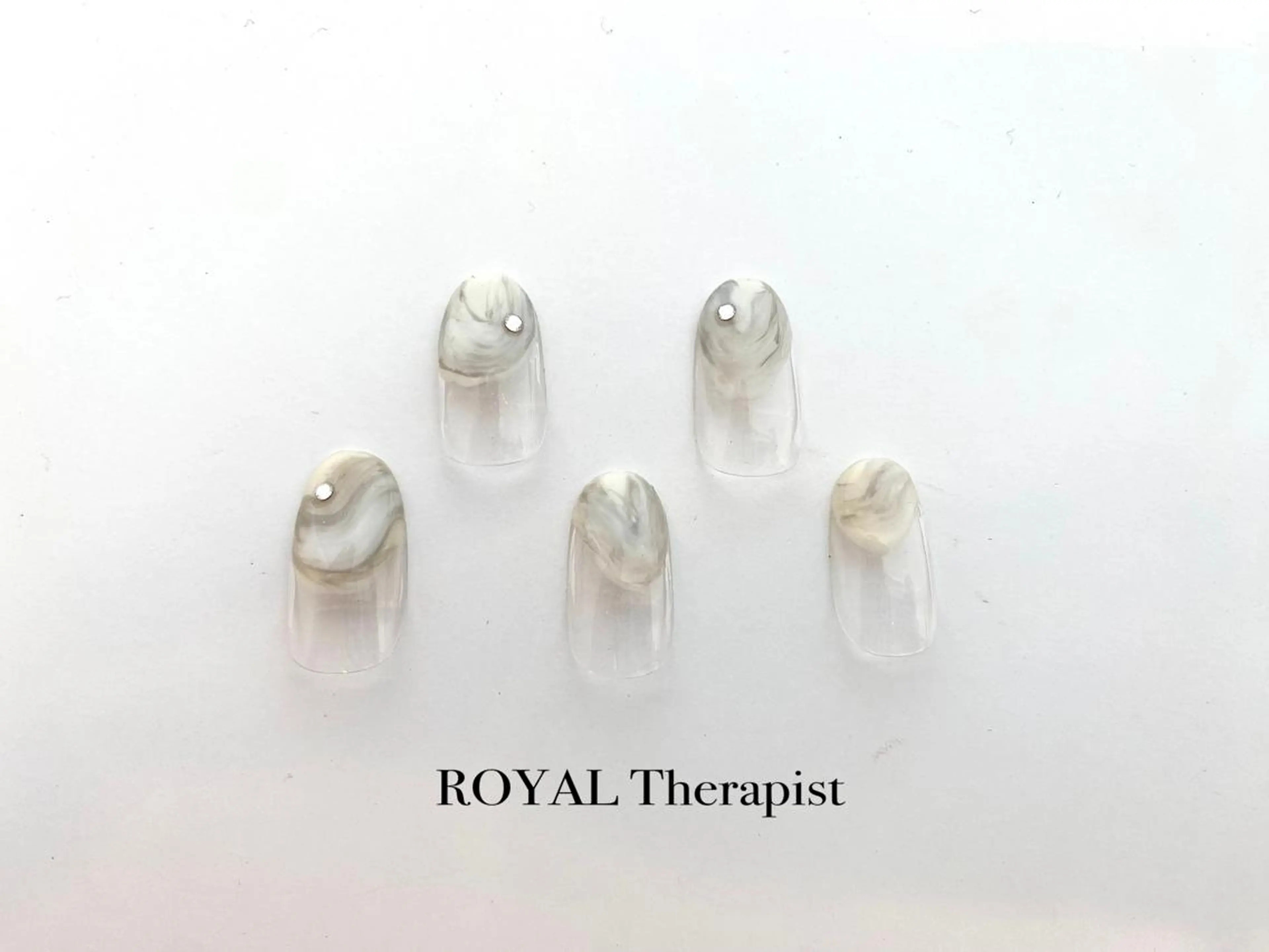 ネイル 【山岡】 ロイヤル•セラピストのネイルデザイン