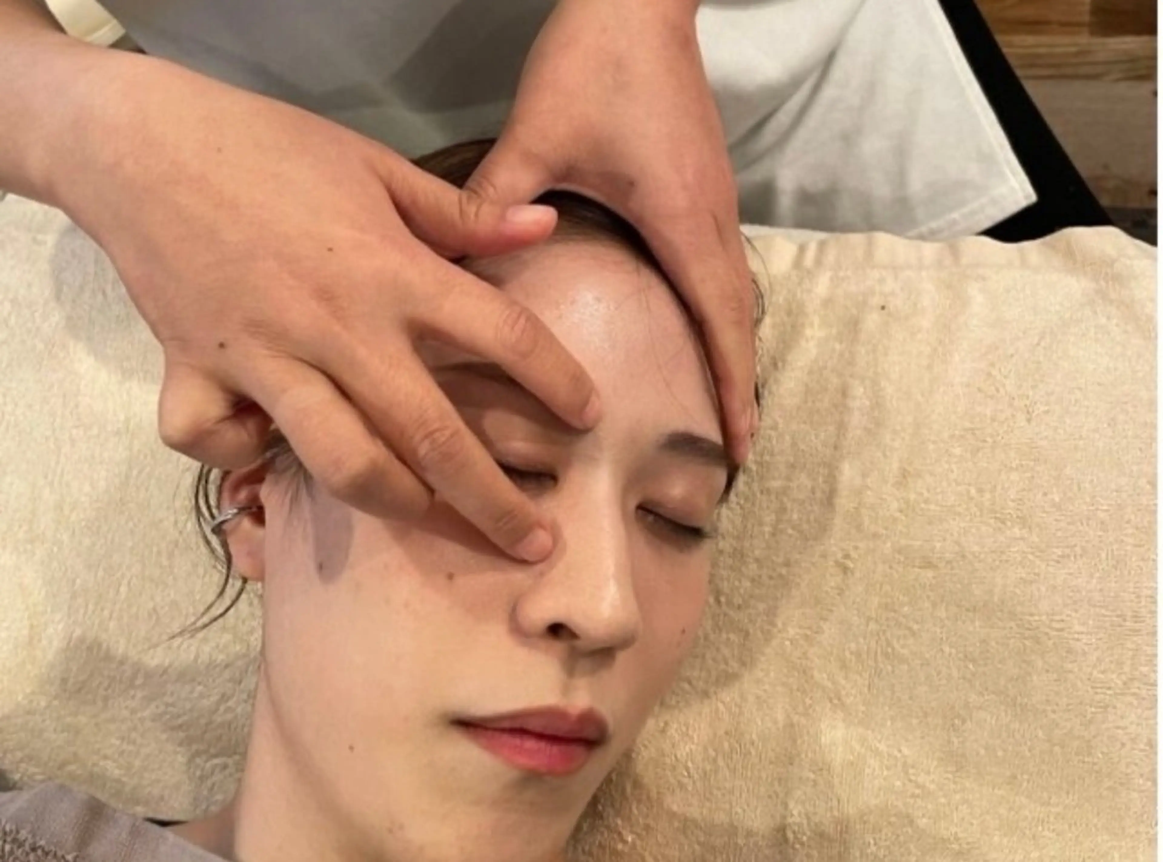 平日限定【小顔+ヘッドスパコース💆‍♀️】贅沢コラーゲンパック付✨肩こり頭痛|目の疲れ|お肌の疲れ|施術時間60分の写真