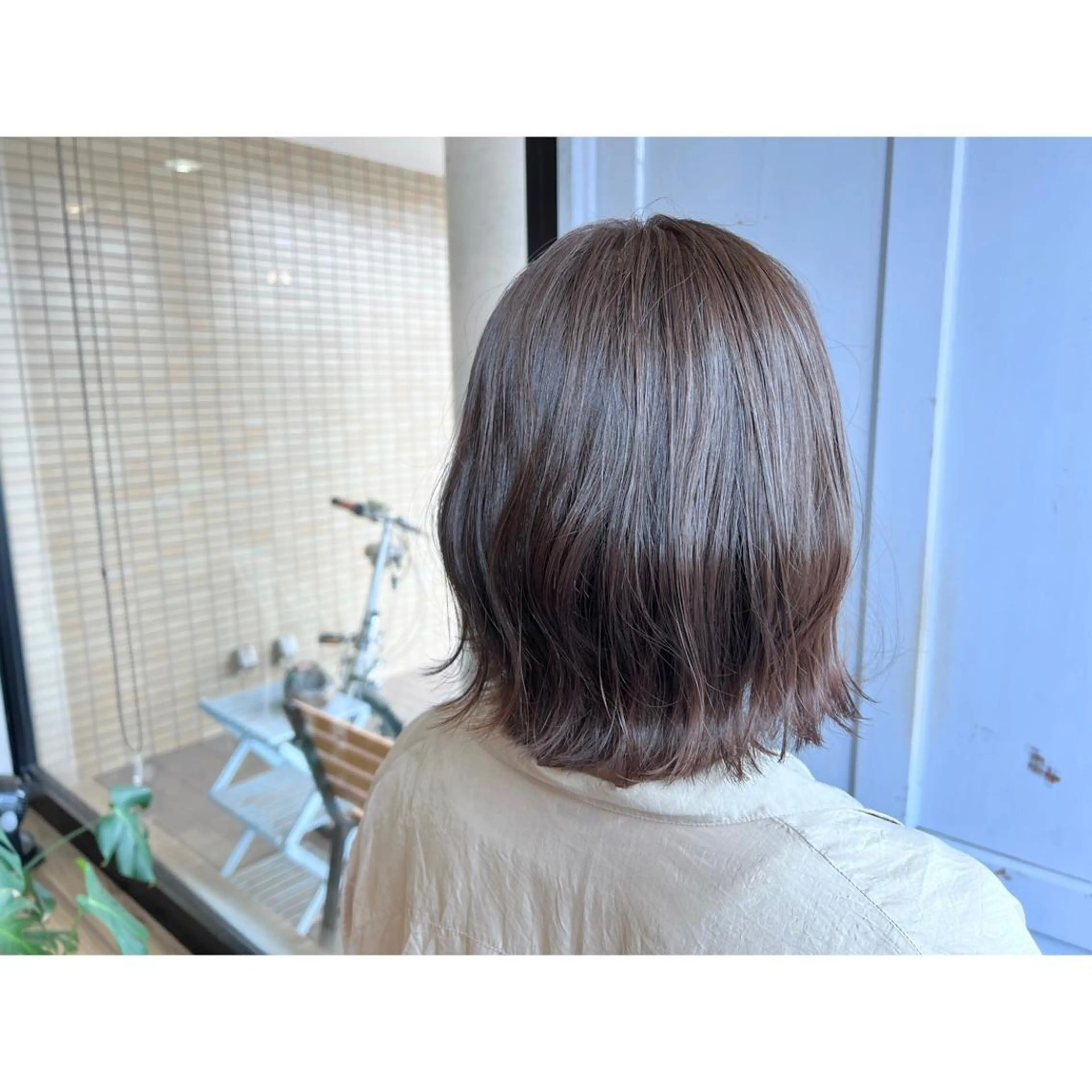 ミディアム カラー アッシュ ベージュカラー グレージュ ヘアカラー トリートメント ツキダテ ユイのヘアスタイル