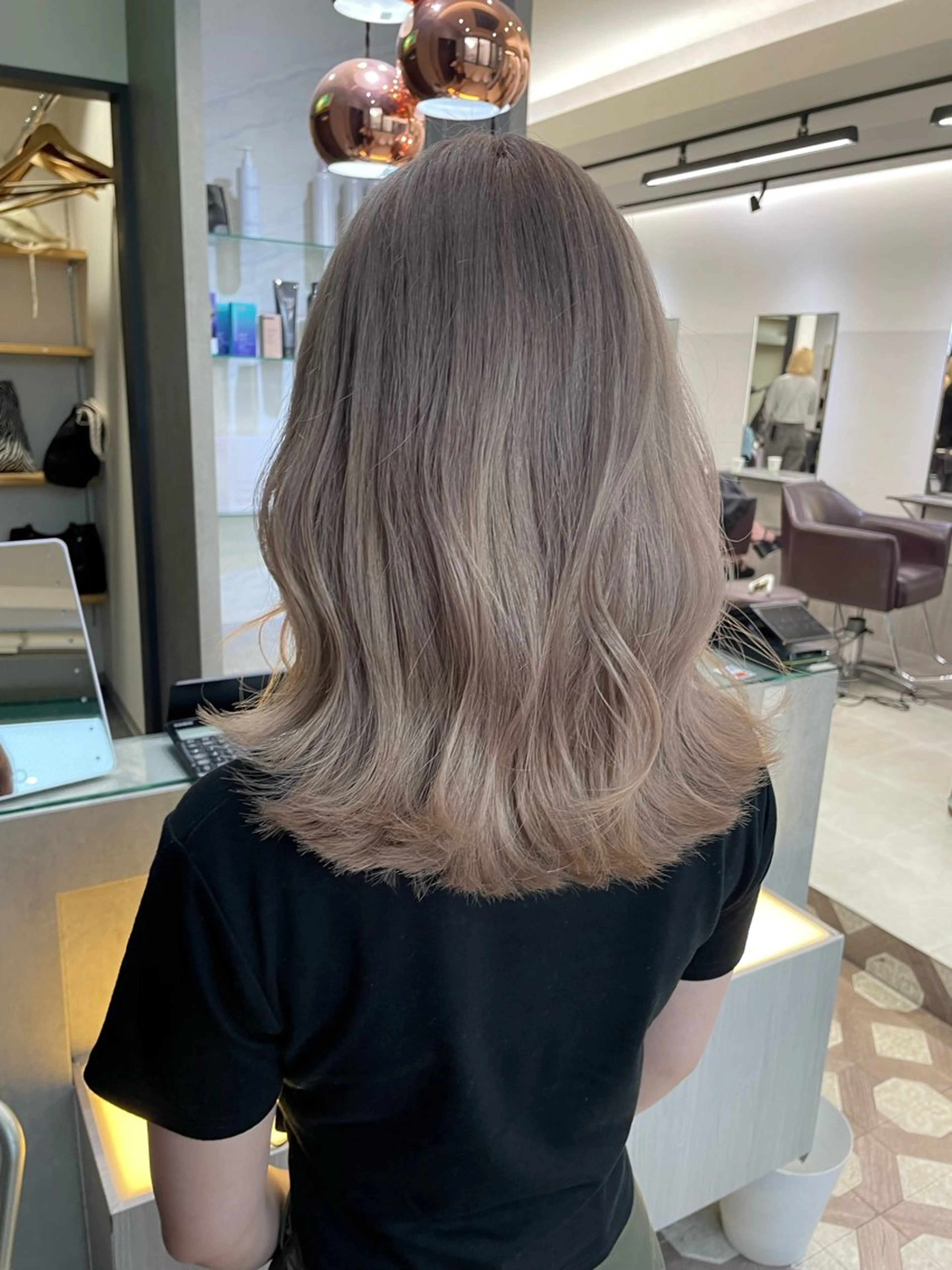 カラー AIRI layer cut hairのヘアスタイル