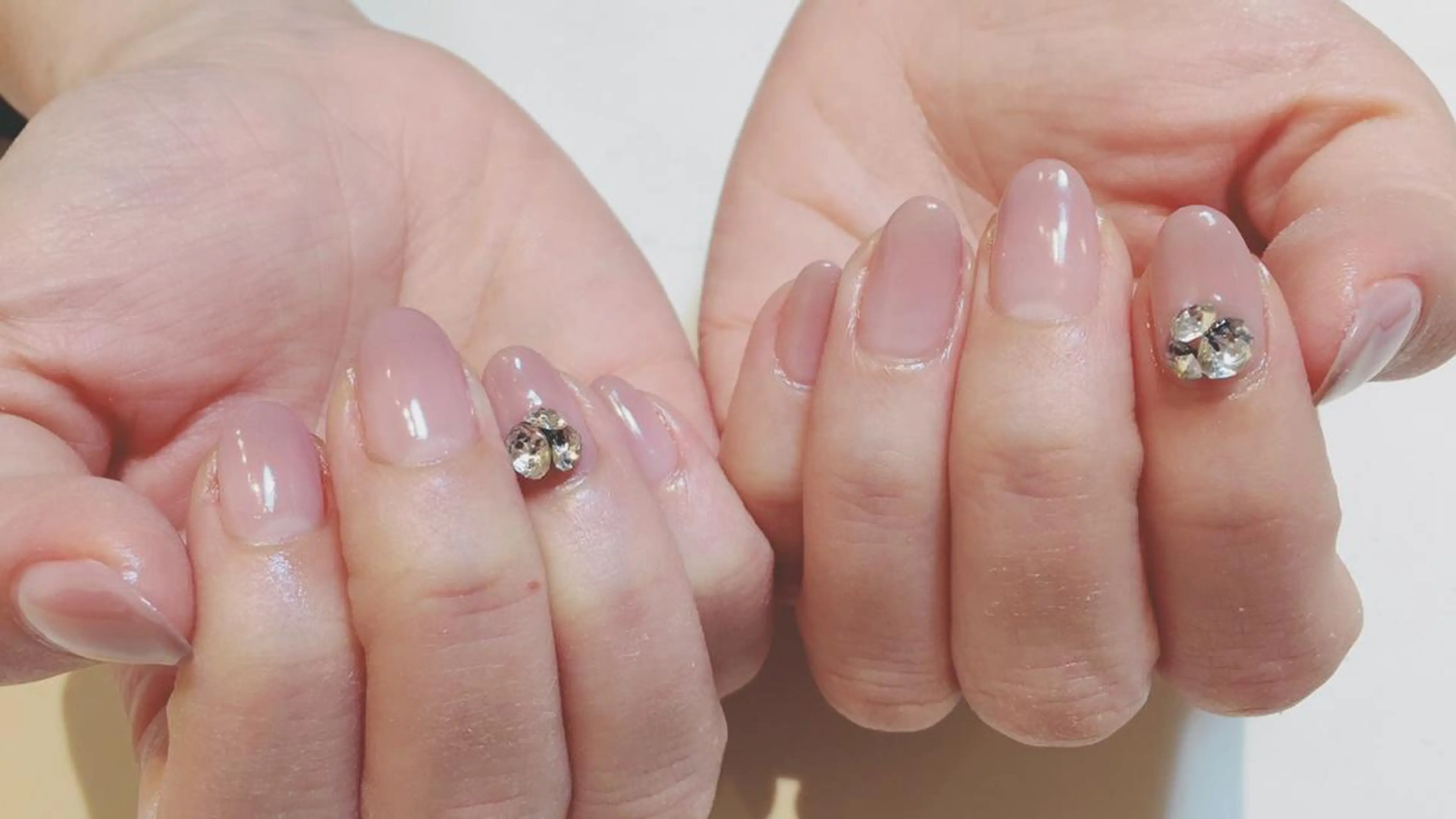 ネイル ピンク ピンクベージュ ストーンネイル NAIL 106G所属・西日暮里駅徒歩1分/ NAIL106Gのネイルデザイン