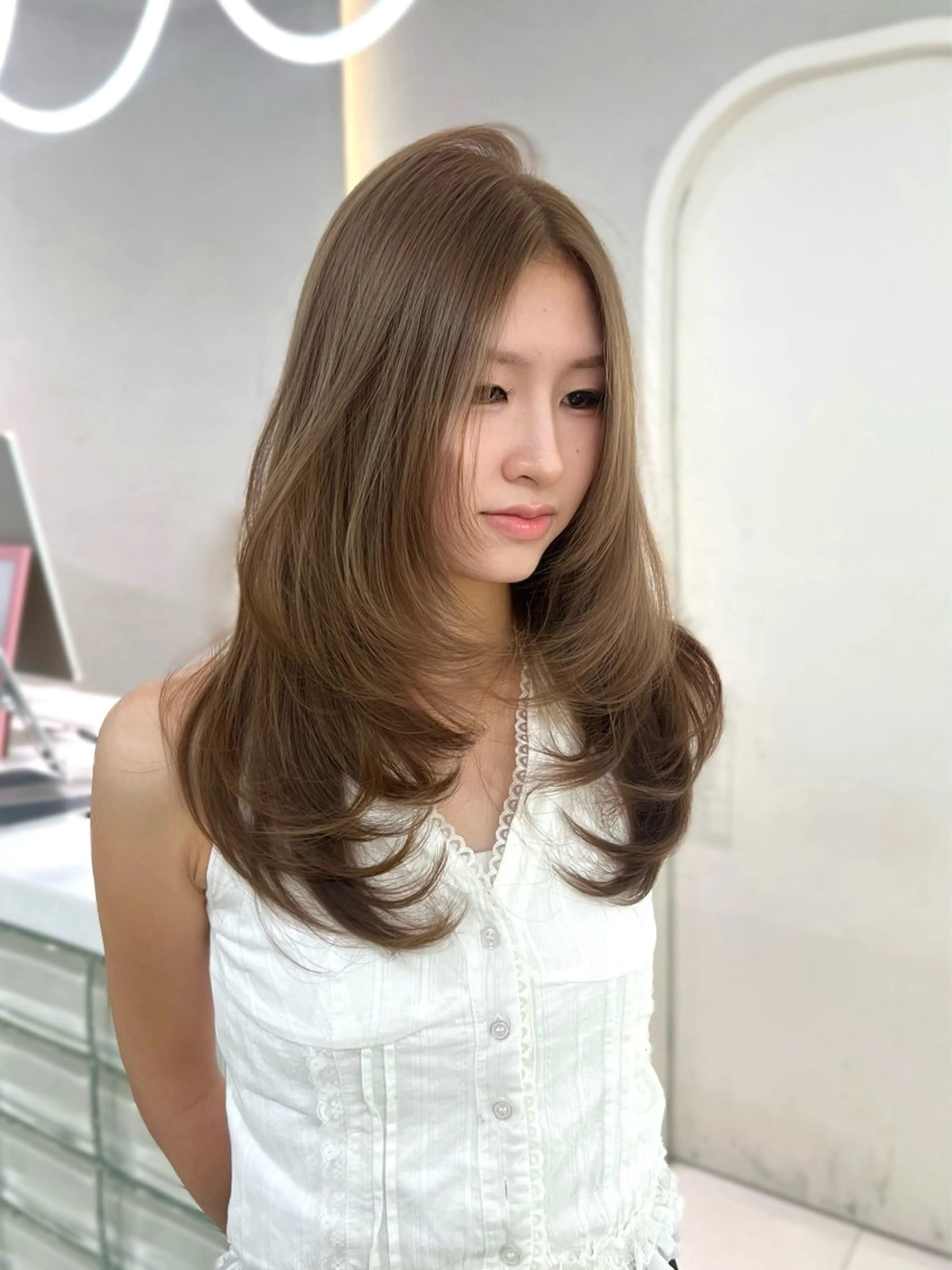 ロング カラー ベージュカラー ヘーゼル レイヤーカット GAGA所属・GAGA AMIKAのヘアスタイル