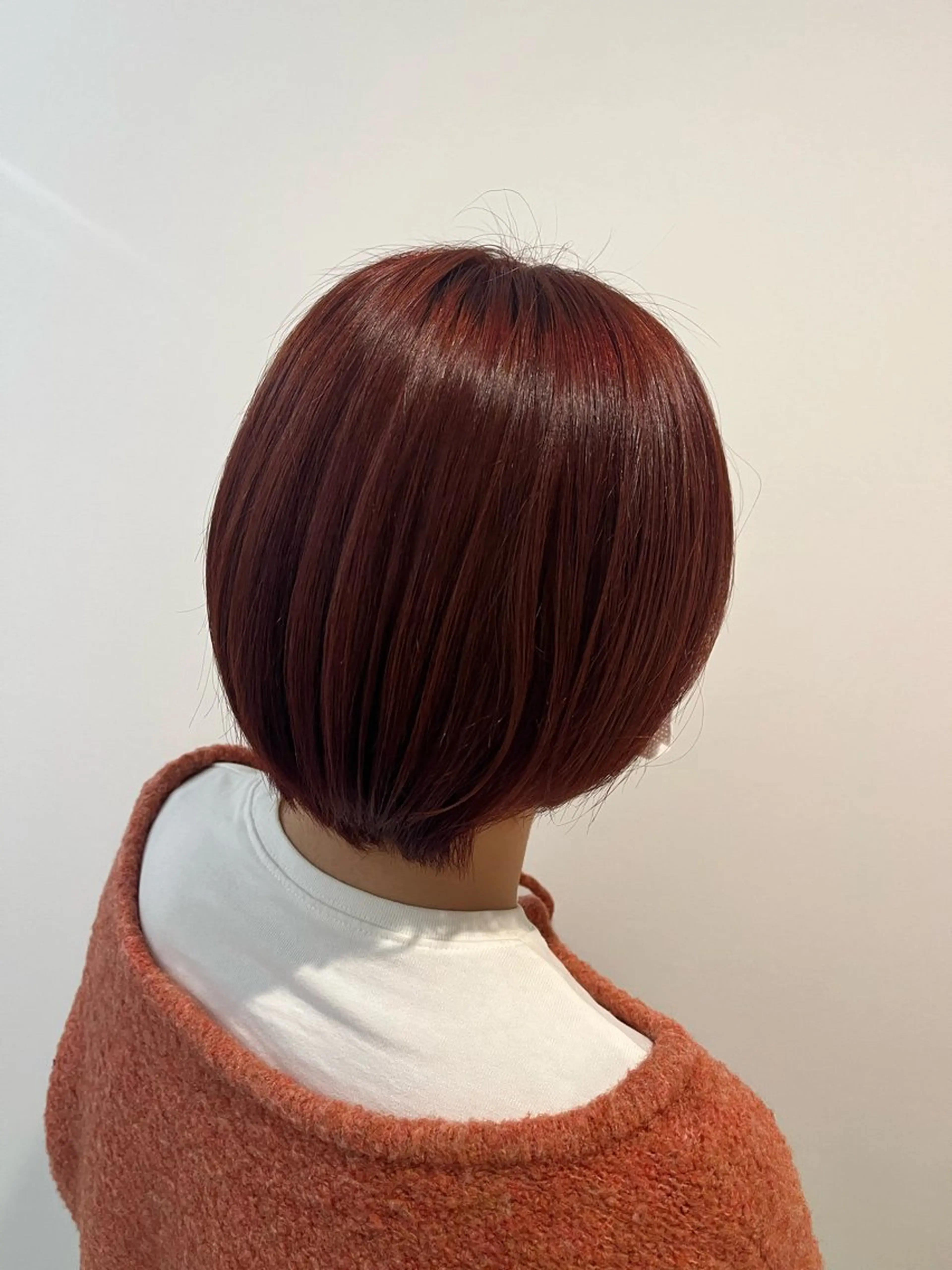 ショート カラー レッドカラー ヘアカラー 黒川 綾音のヘアスタイル