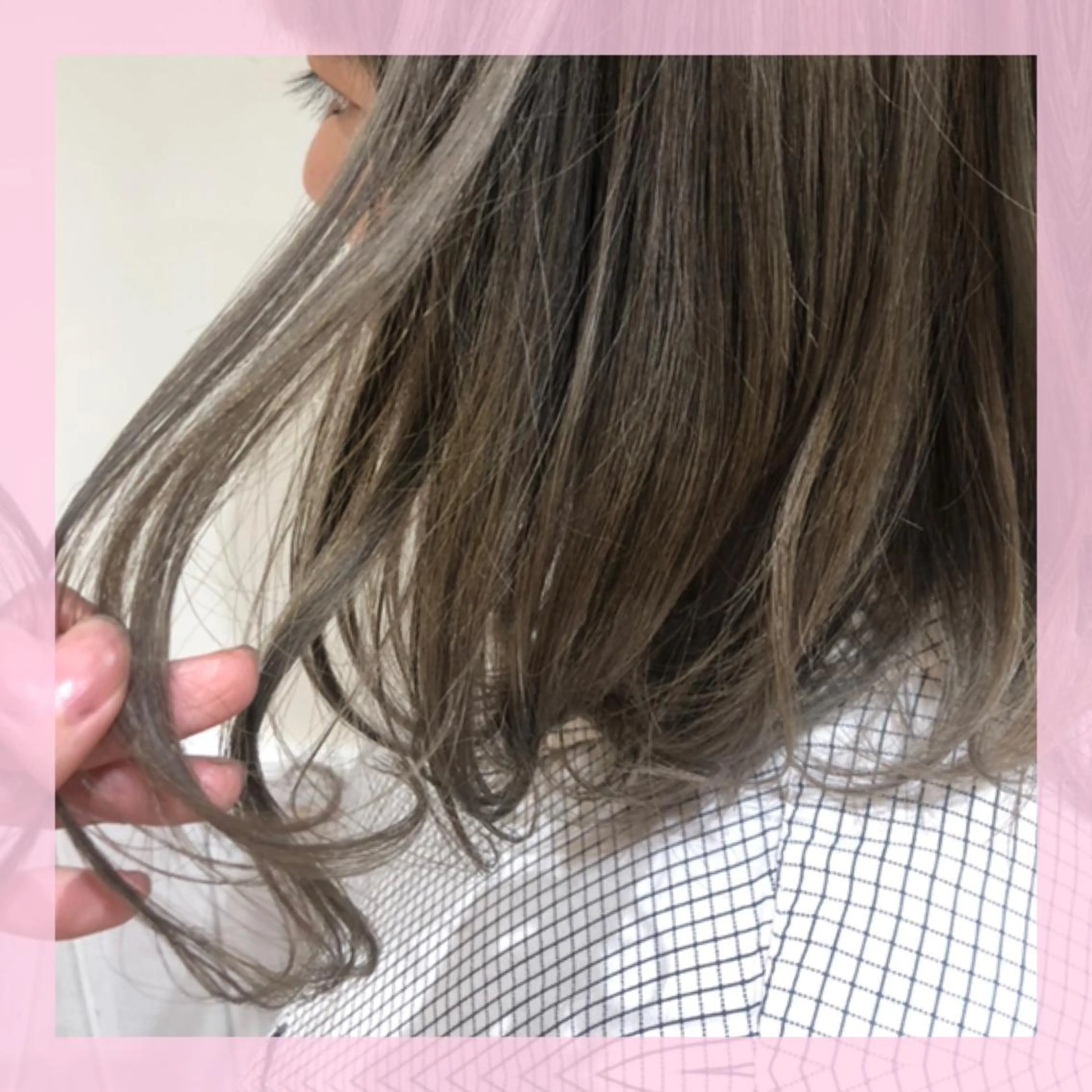 ミディアム カラー ベージュカラー シルバー シルバーベージュ plum.所属・🍒前川 🍒のヘアスタイル