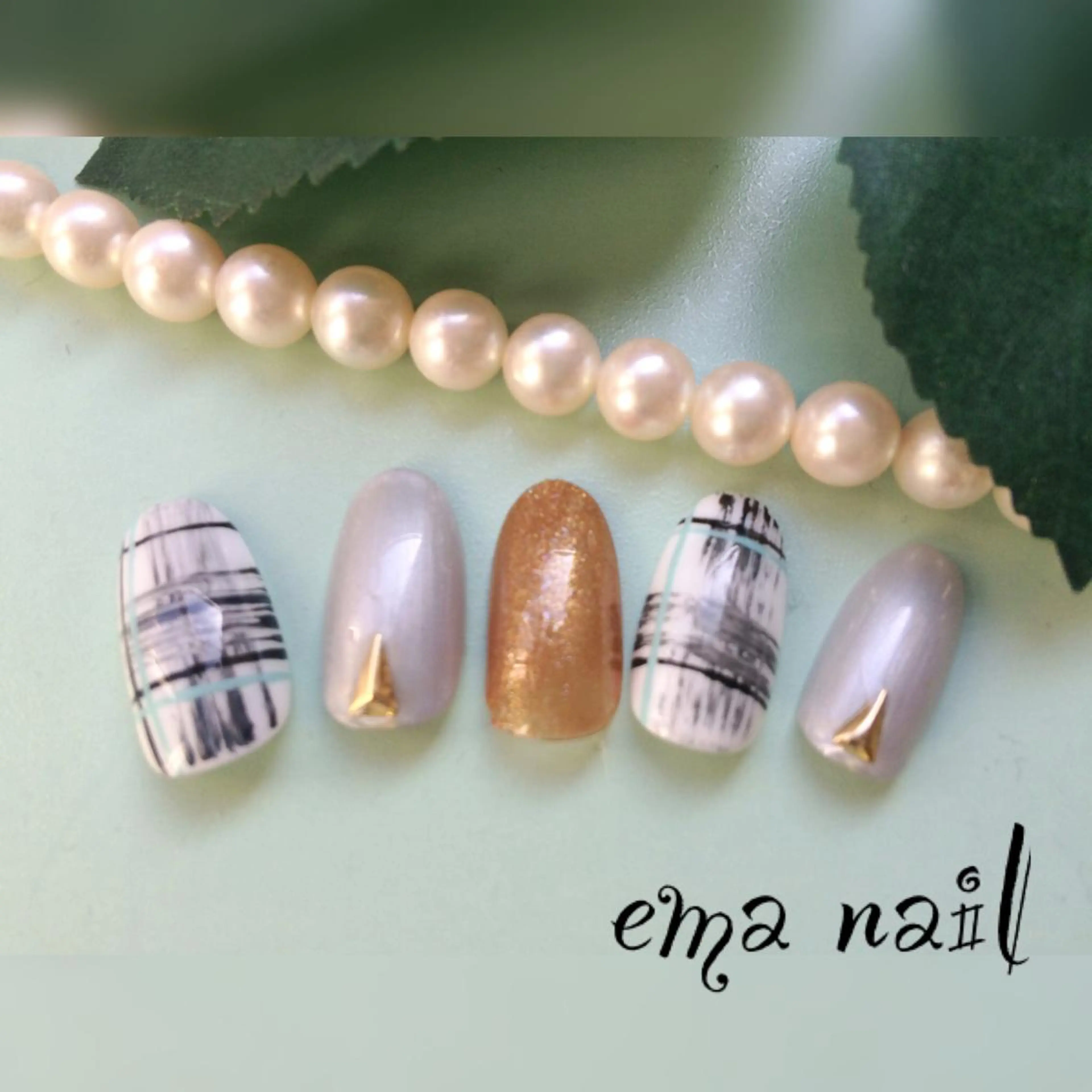 ネイル ハンドネイル Roger 舞のネイルデザイン