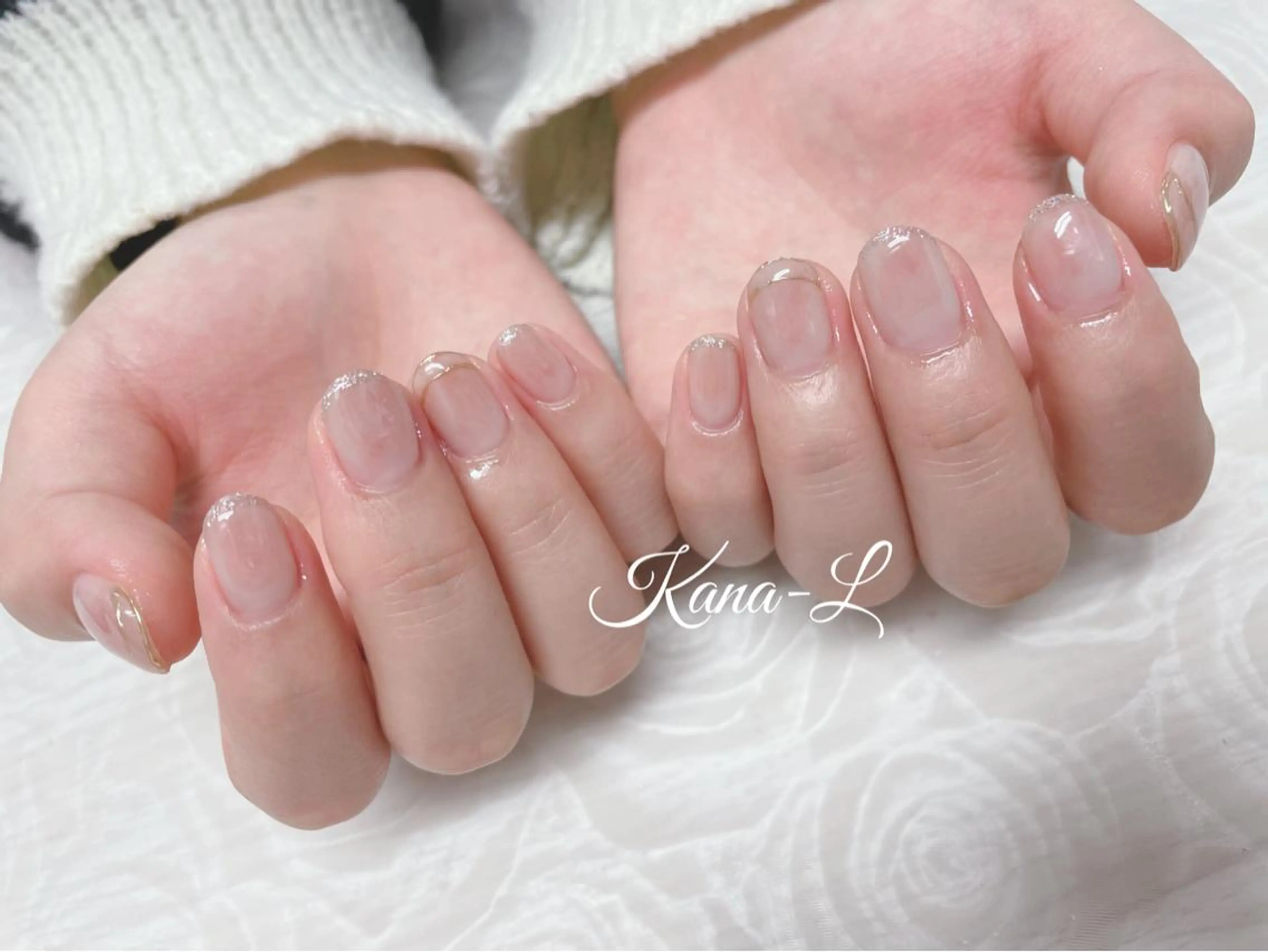 カラー ネイル フレンチネイル ラメ(グリッター) ニュアンスネイル オフィスネイル シンプルネイル 芦辺 香奈のネイルデザイン