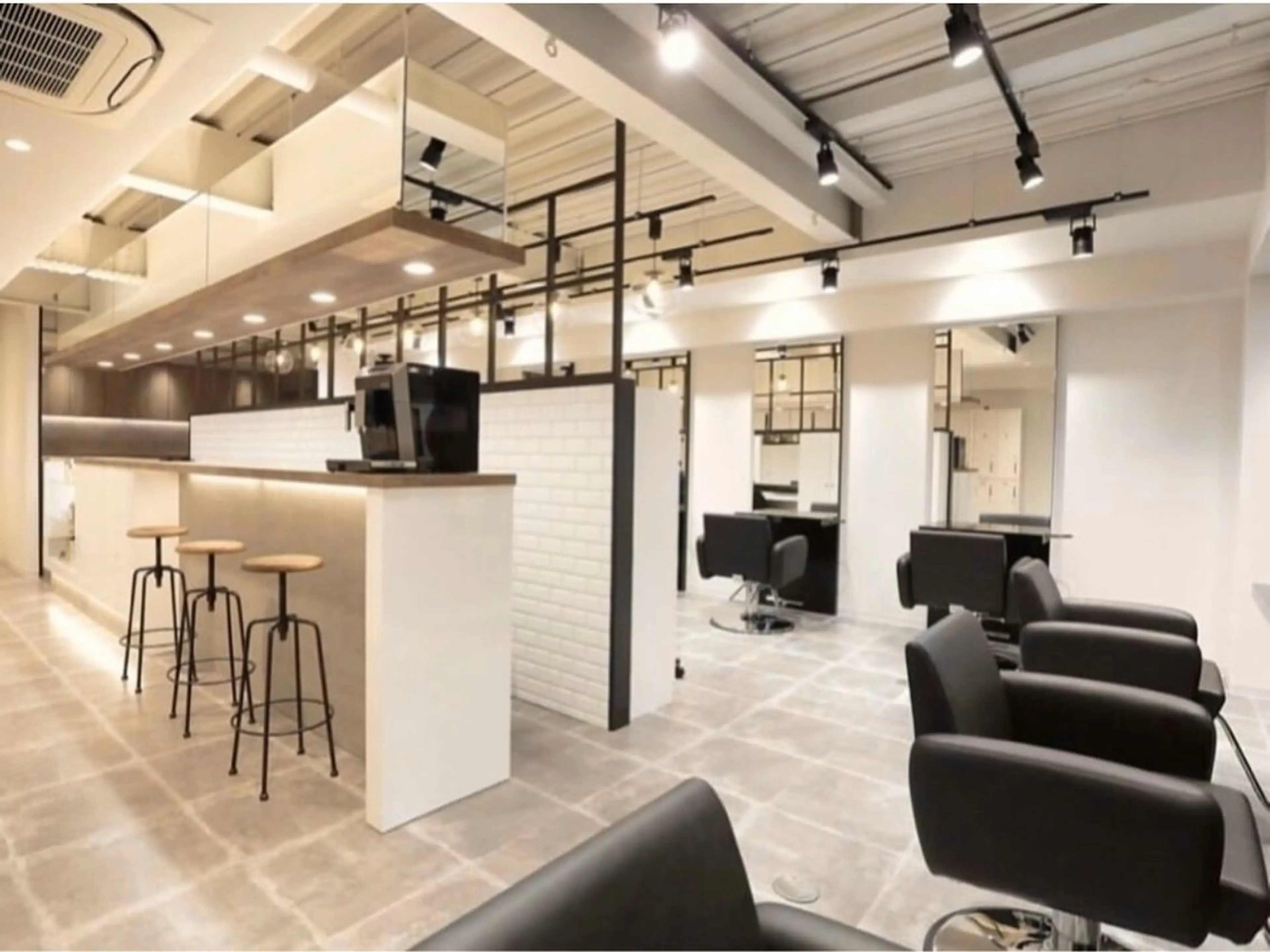 Toiro所属・ハイトーン/艶カラー /髪質改善/近澤✂︎のヘアスタイル