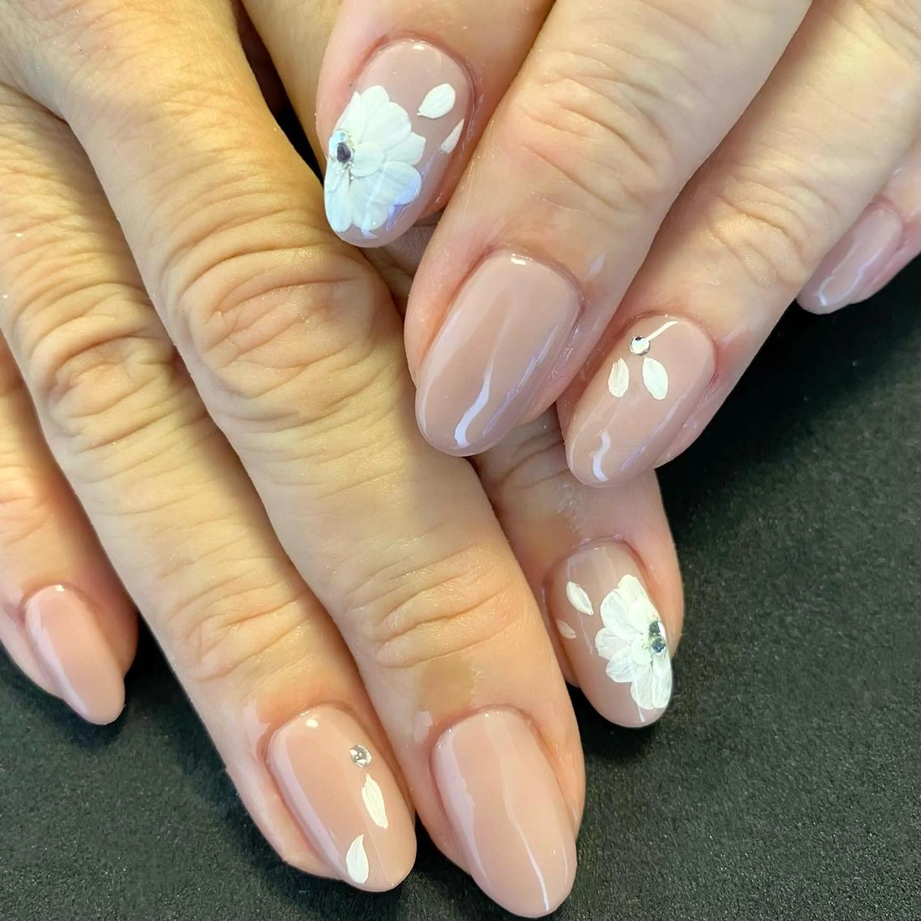 ネイル フラワーネイル ホワイト nail*157 .のネイルデザイン