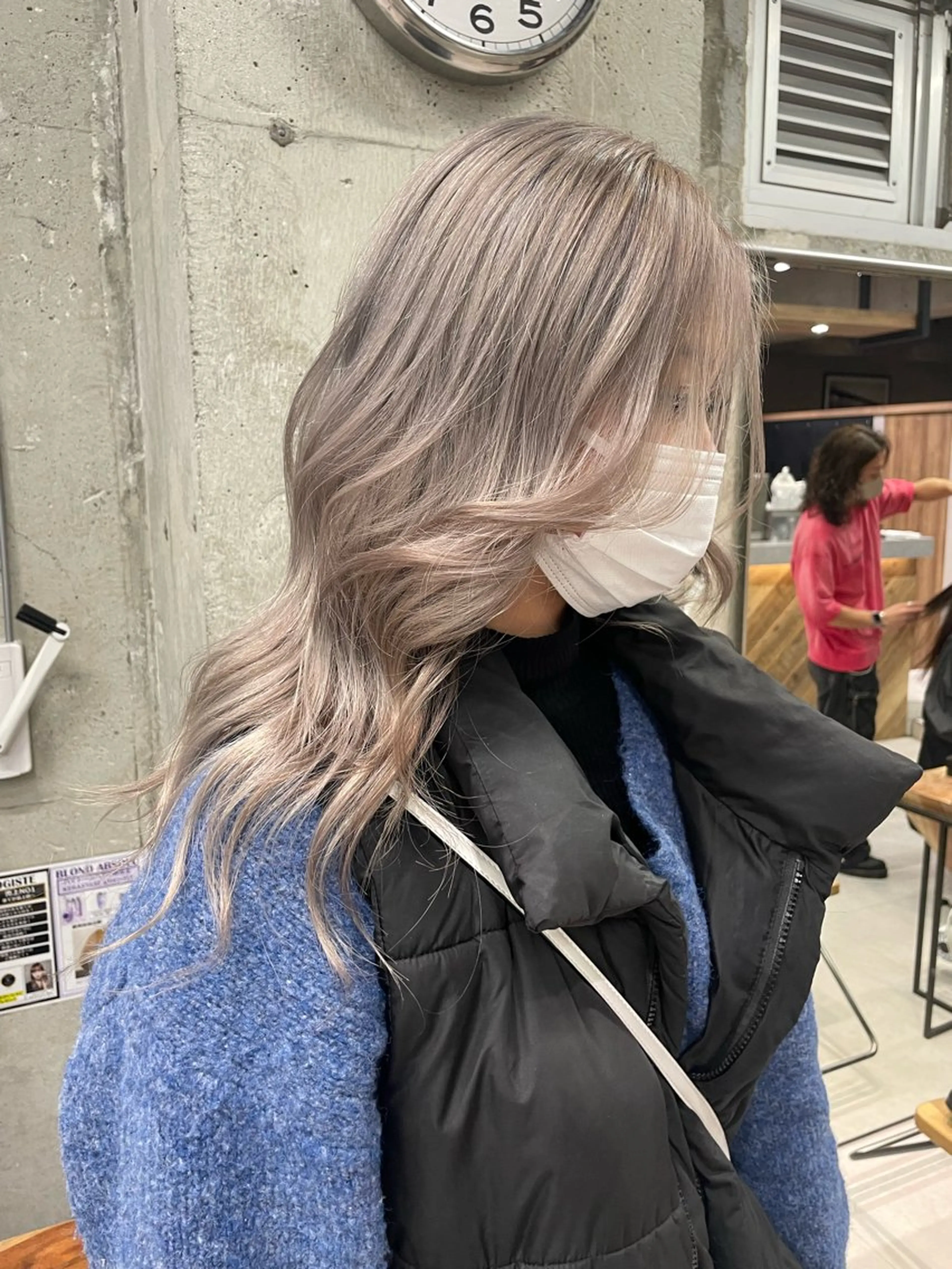 セミロング 🫧ハイライトカラー 🫧 𝓜𝓘𝓤のヘアスタイル