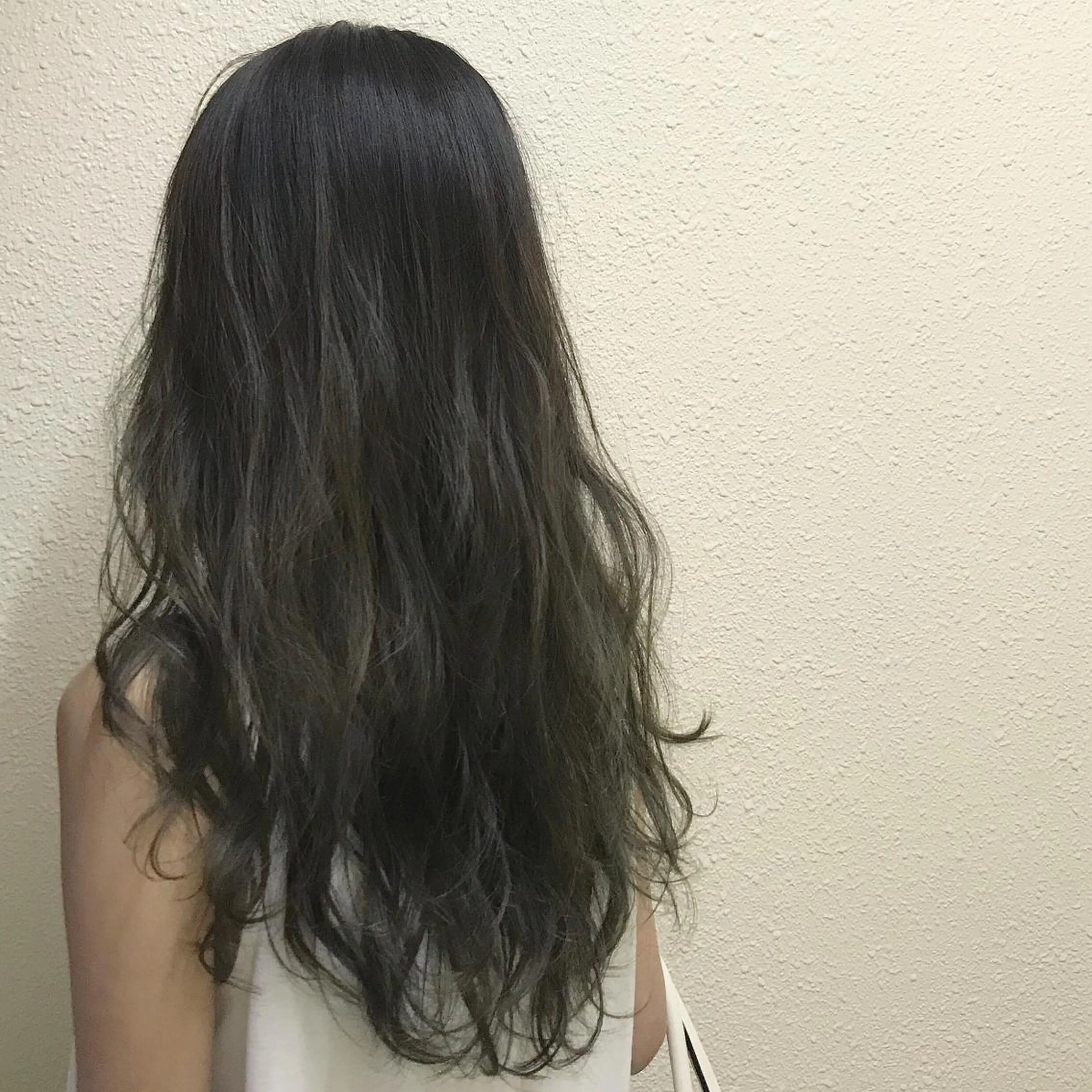 ロング カラー アッシュ アッシュグレー ブリーチ emme エミィ/立川のヘアスタイル