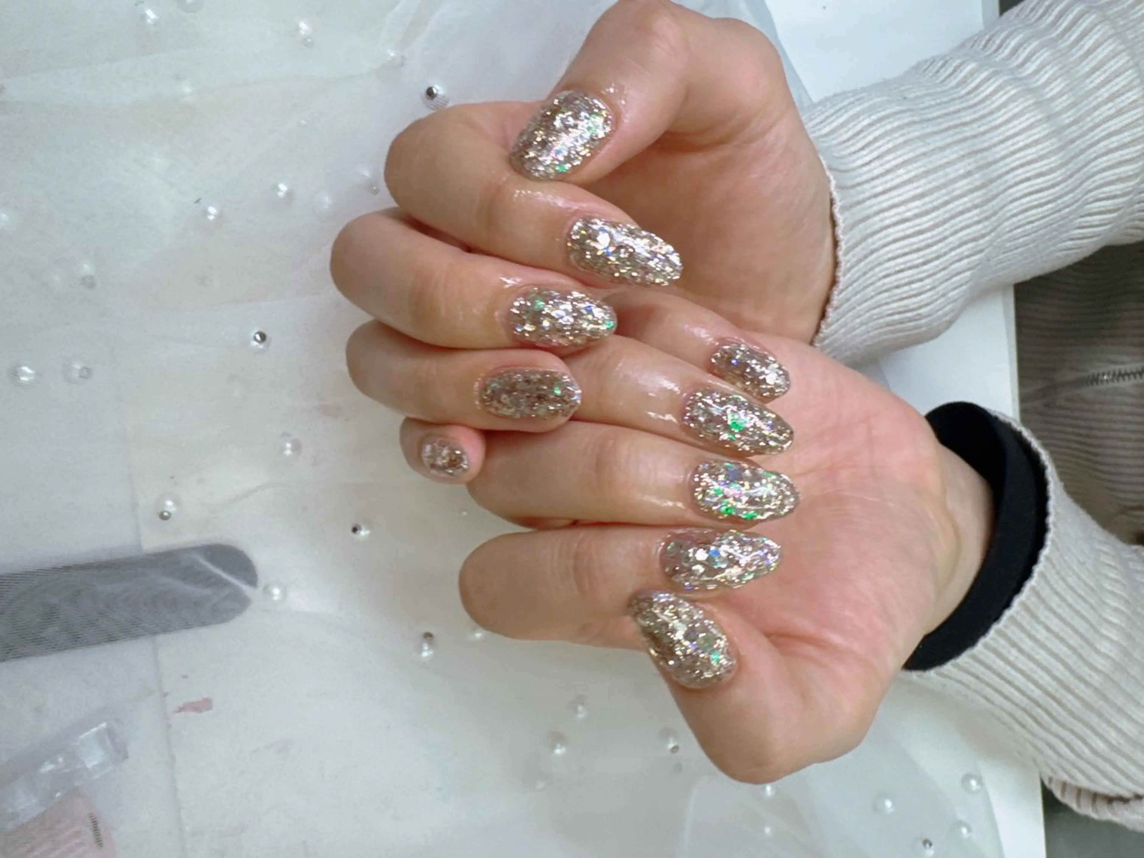 ネイル フレンチネイル ジェルネイル ガラスフレンチ キラキラネイル パラジェル ハンドネイル クイーンズネイル銀座所属・Queeens nailのネイルデザイン