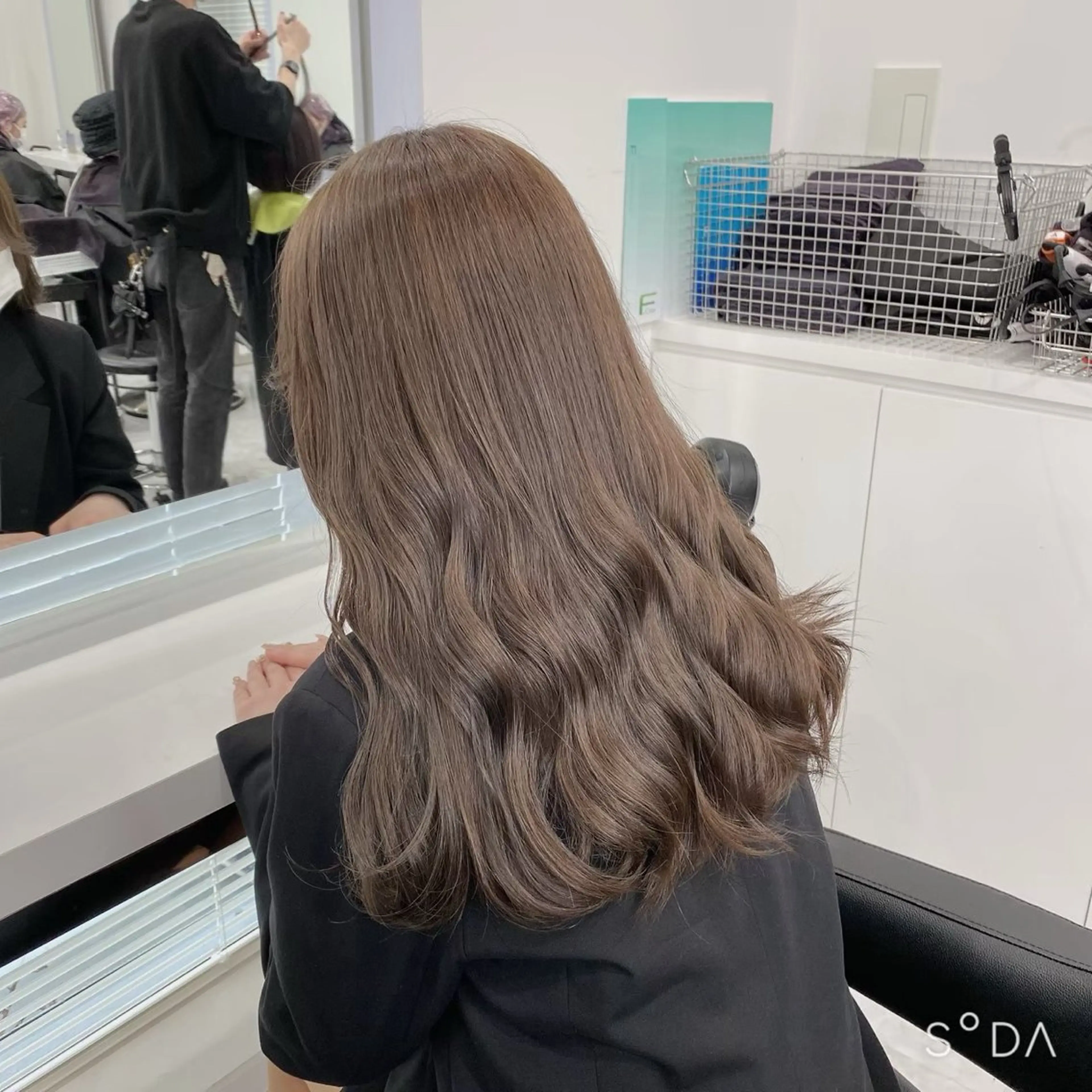 カラー 🩵ダメージレス艶感 ハイトーン🩷のヘアスタイル