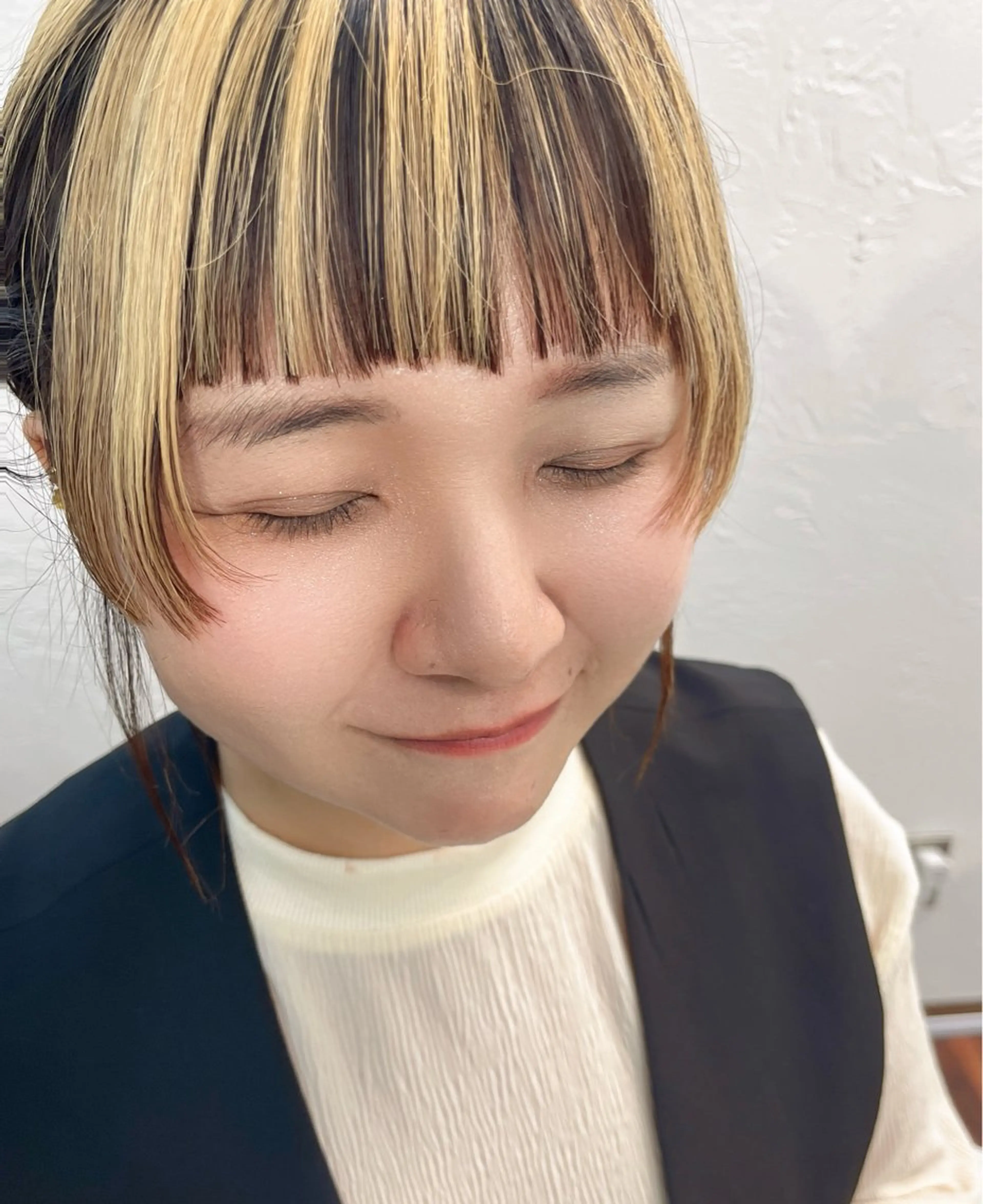 ミディアム カット 南里  梨奈のヘアスタイル