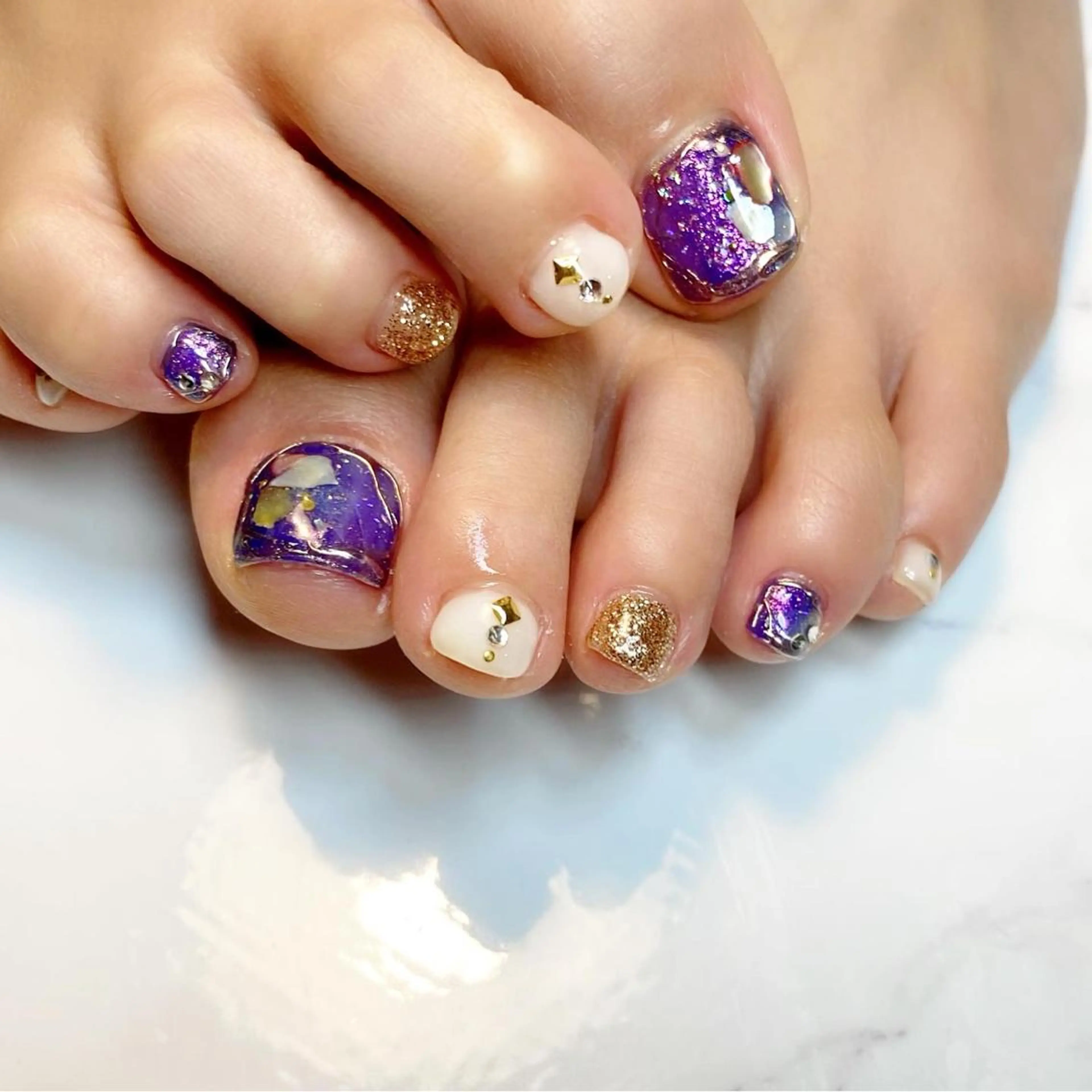 ネイル パープル ホワイト フットネイル Nail ameria megu所属・ameria meguのネイルデザイン