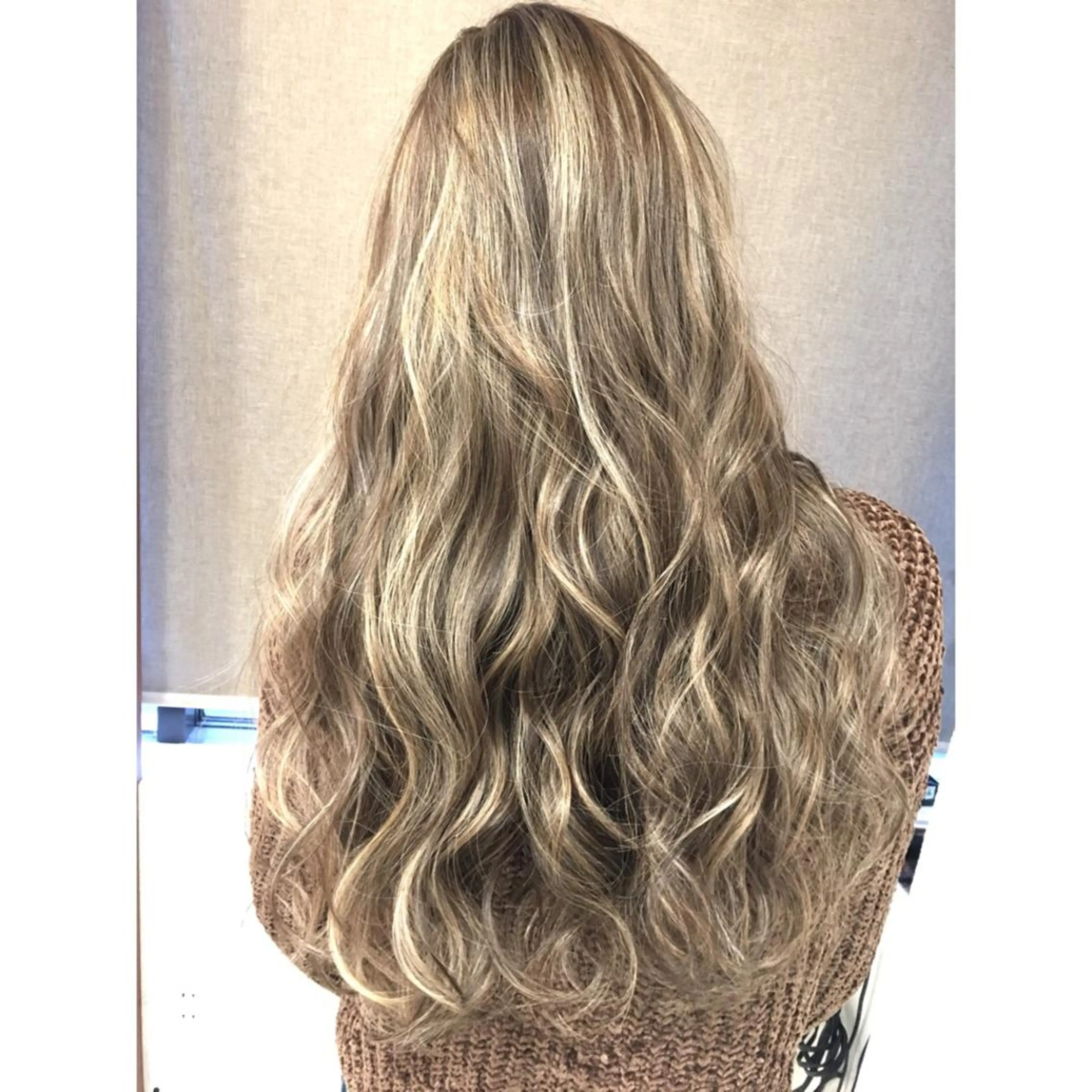 ロング カラー ベージュカラー ハイライトカラー 3Dハイライト ハイライト ヘアカラー トリートメント 井上 一平のヘアスタイル