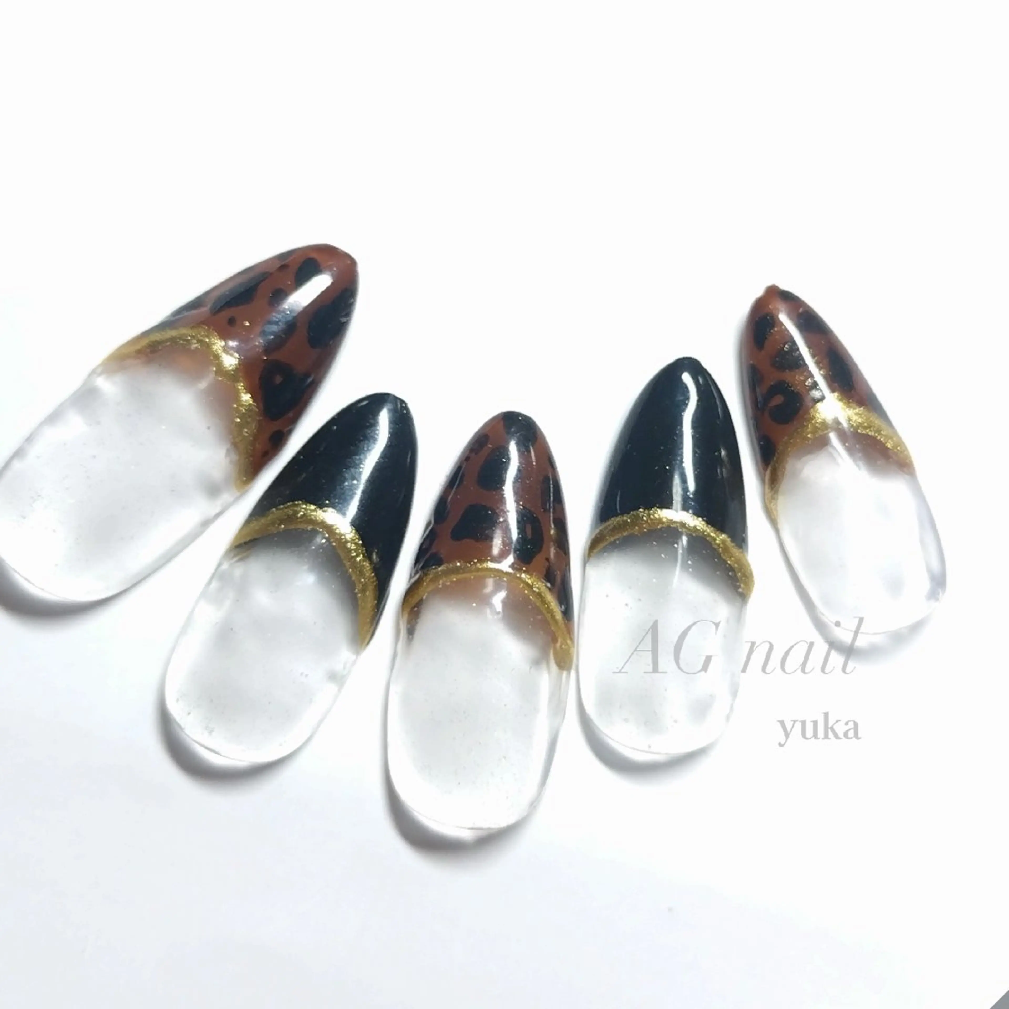 ネイル アニマル柄 フレンチネイル ハンドネイル AG nail 〚　yuka　〛のネイルデザイン