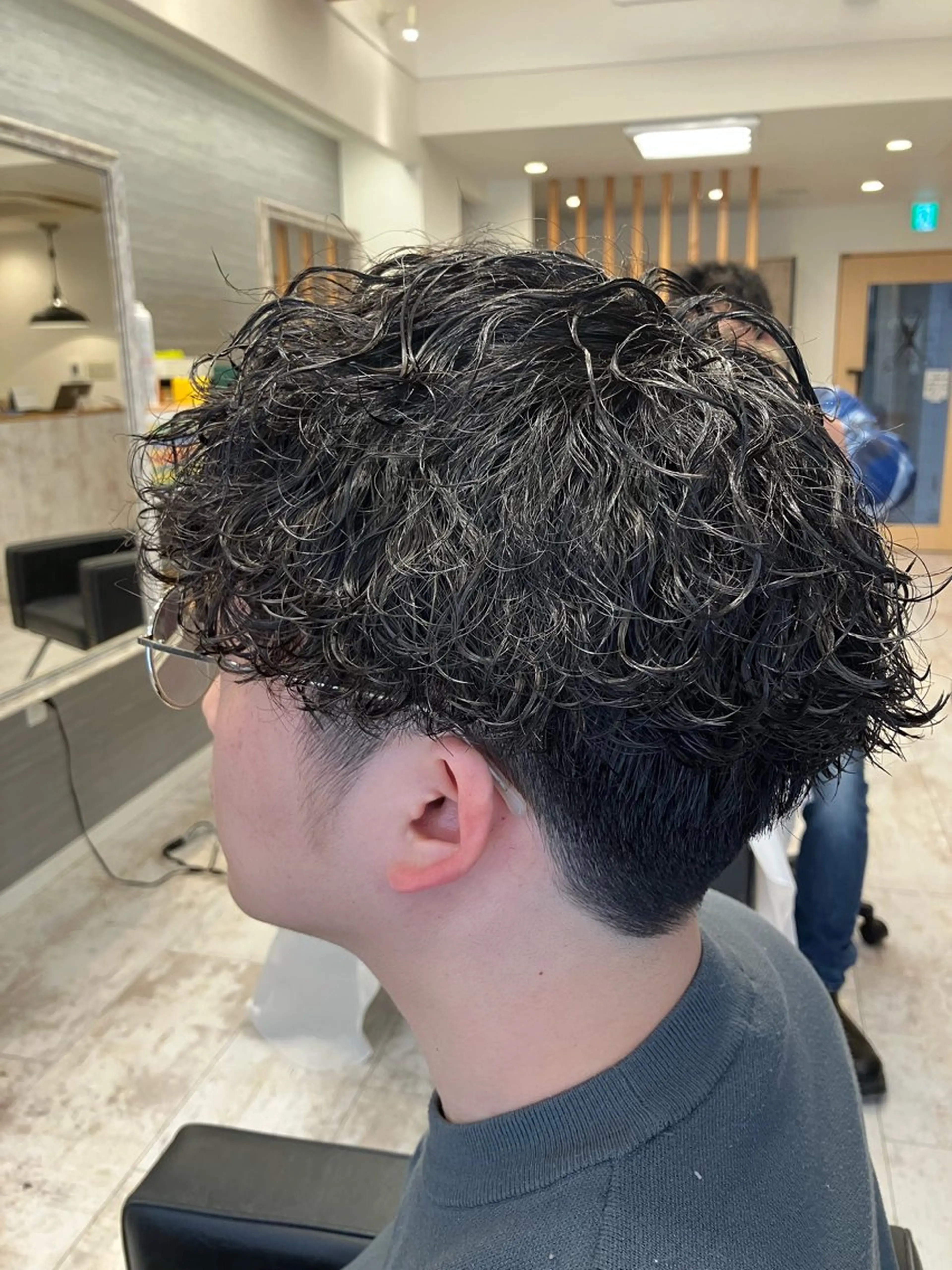 【2回目以降】デザインカット＋波巻きパーマ＋眉カット✨頭皮に優しい泡パーマ✨の写真