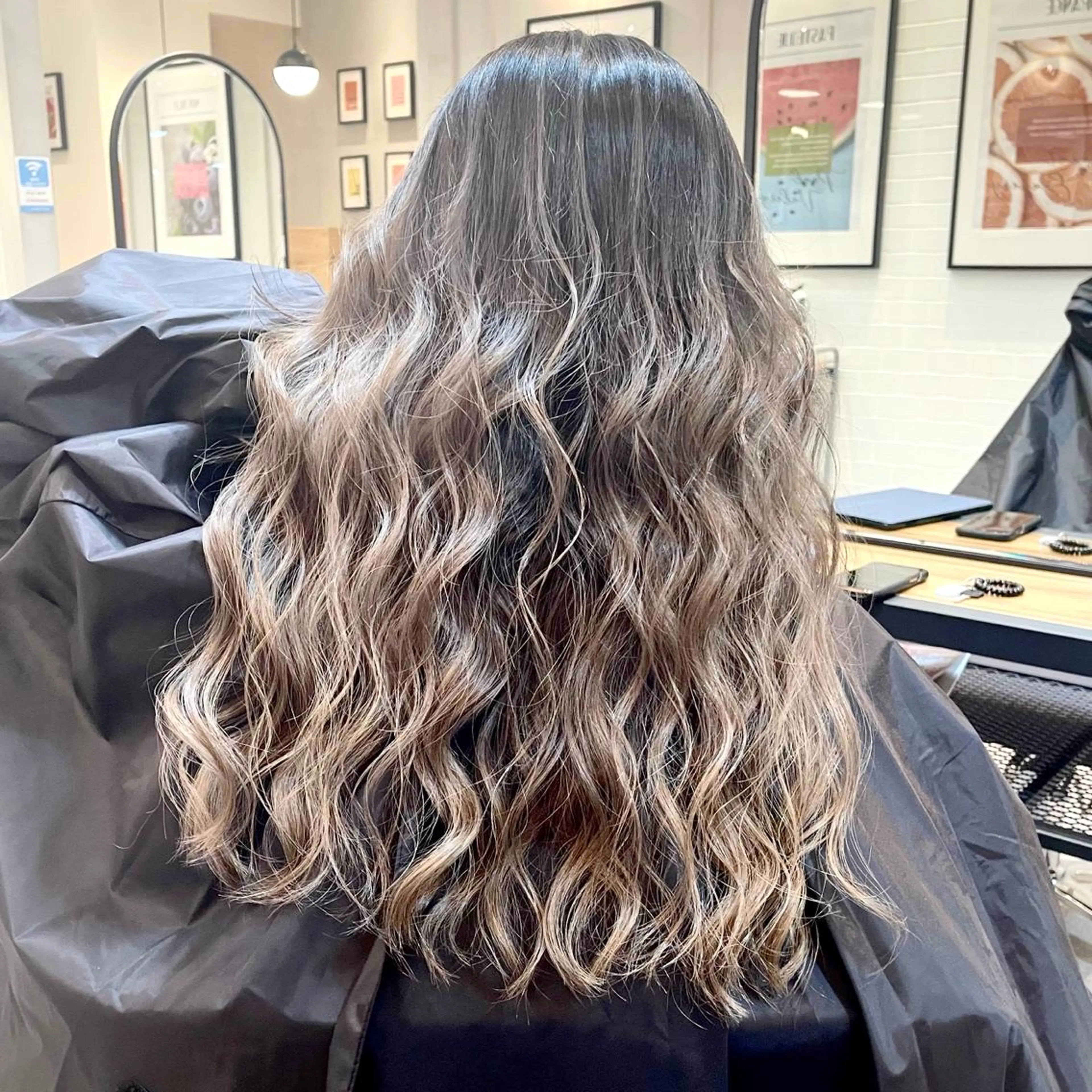 セミロング カラー ヘアアレンジ バレイヤージュ デザインカラー ハイライトカラー 外国人風カラー ハイライト アンドウ ユウ/ レイヤーカット/韓国のヘアスタイル