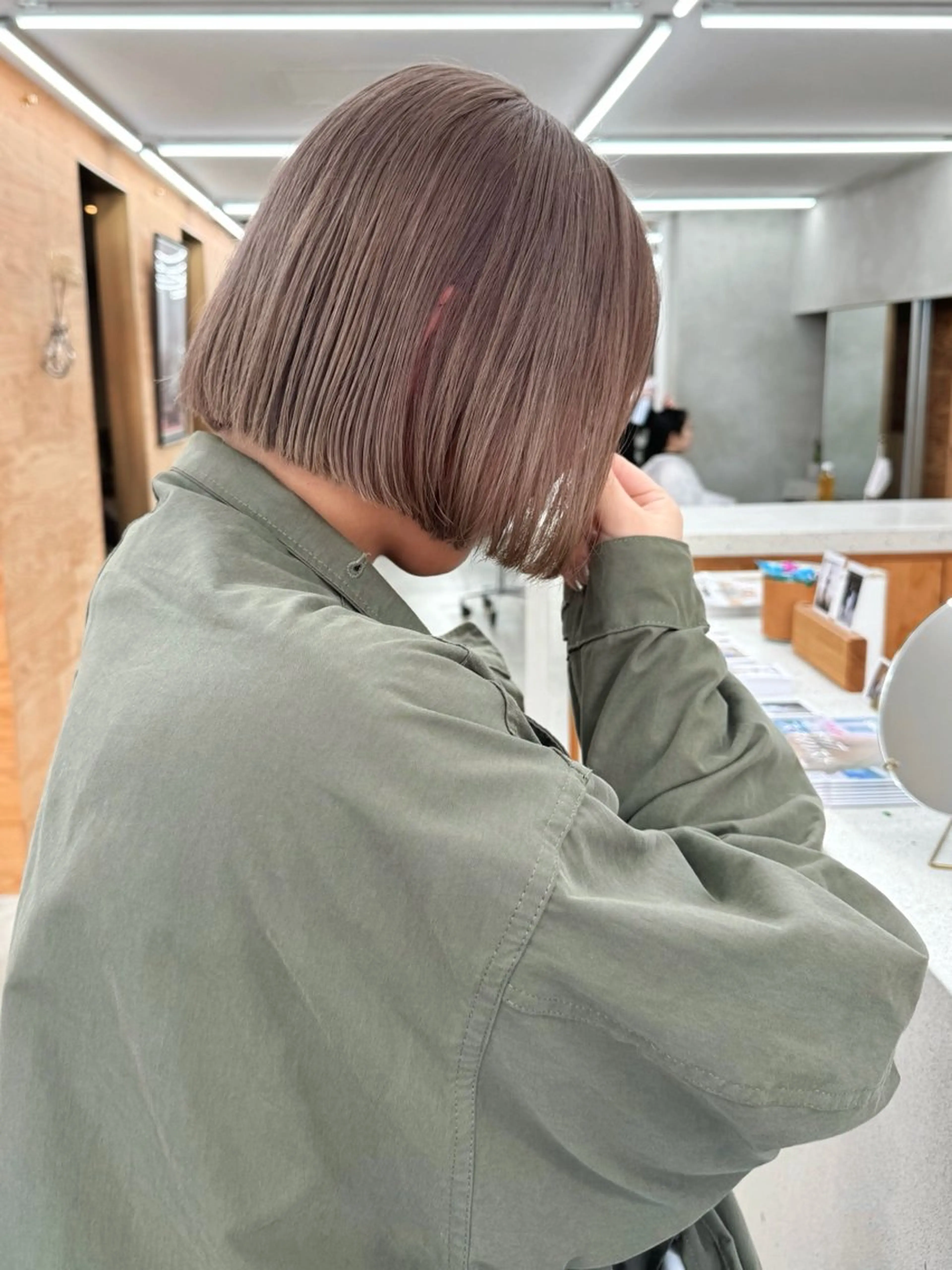 ショート カラー カット ヘアカラー トリートメント ミルクティーレイヤー Kaito🐩/栄のヘアスタイル