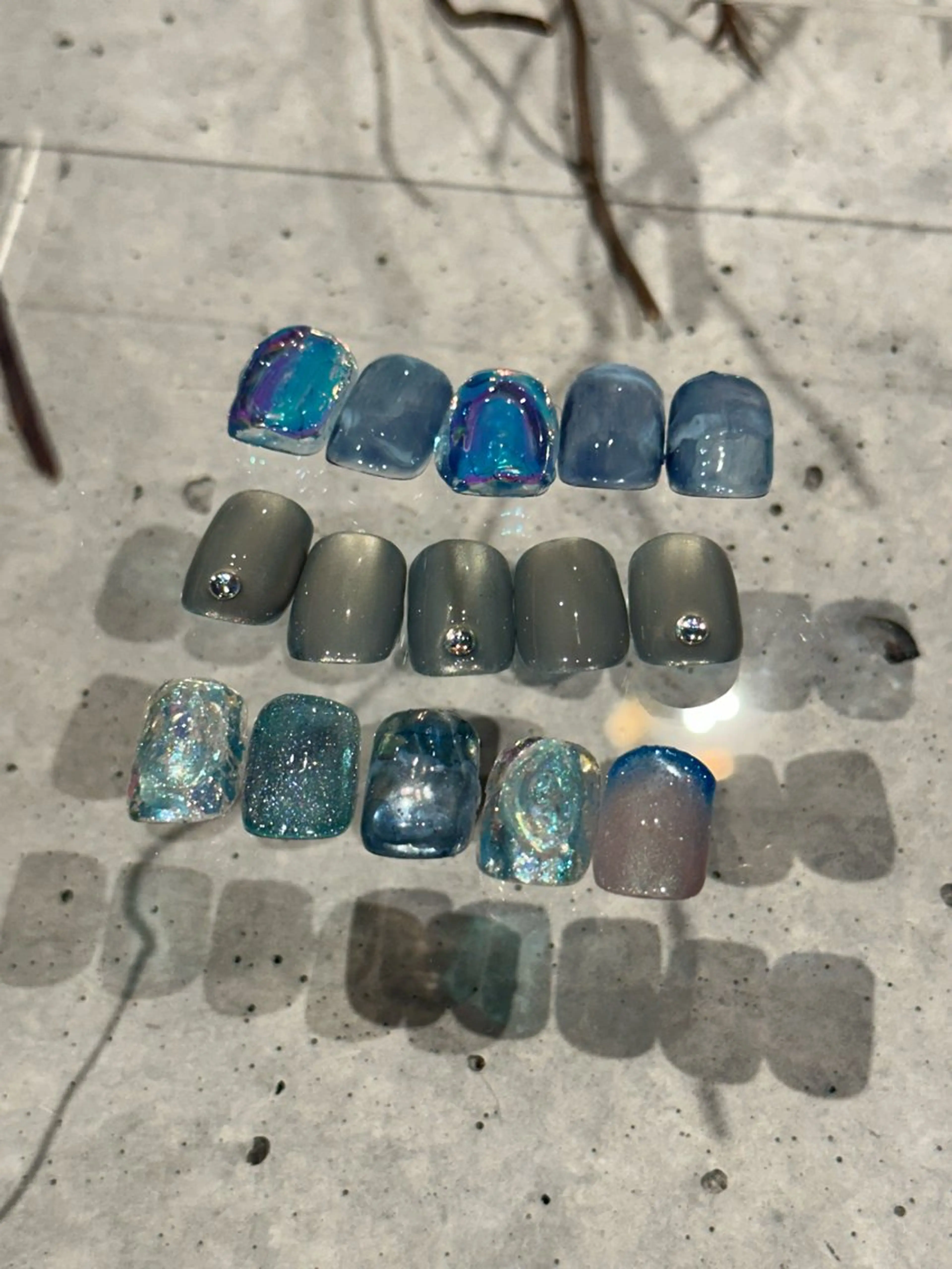 ネイル ブルー マグネットネイル ミラーネイル ニュアンスネイル ぷっくりネイル nailsalon Daphneのネイルデザイン