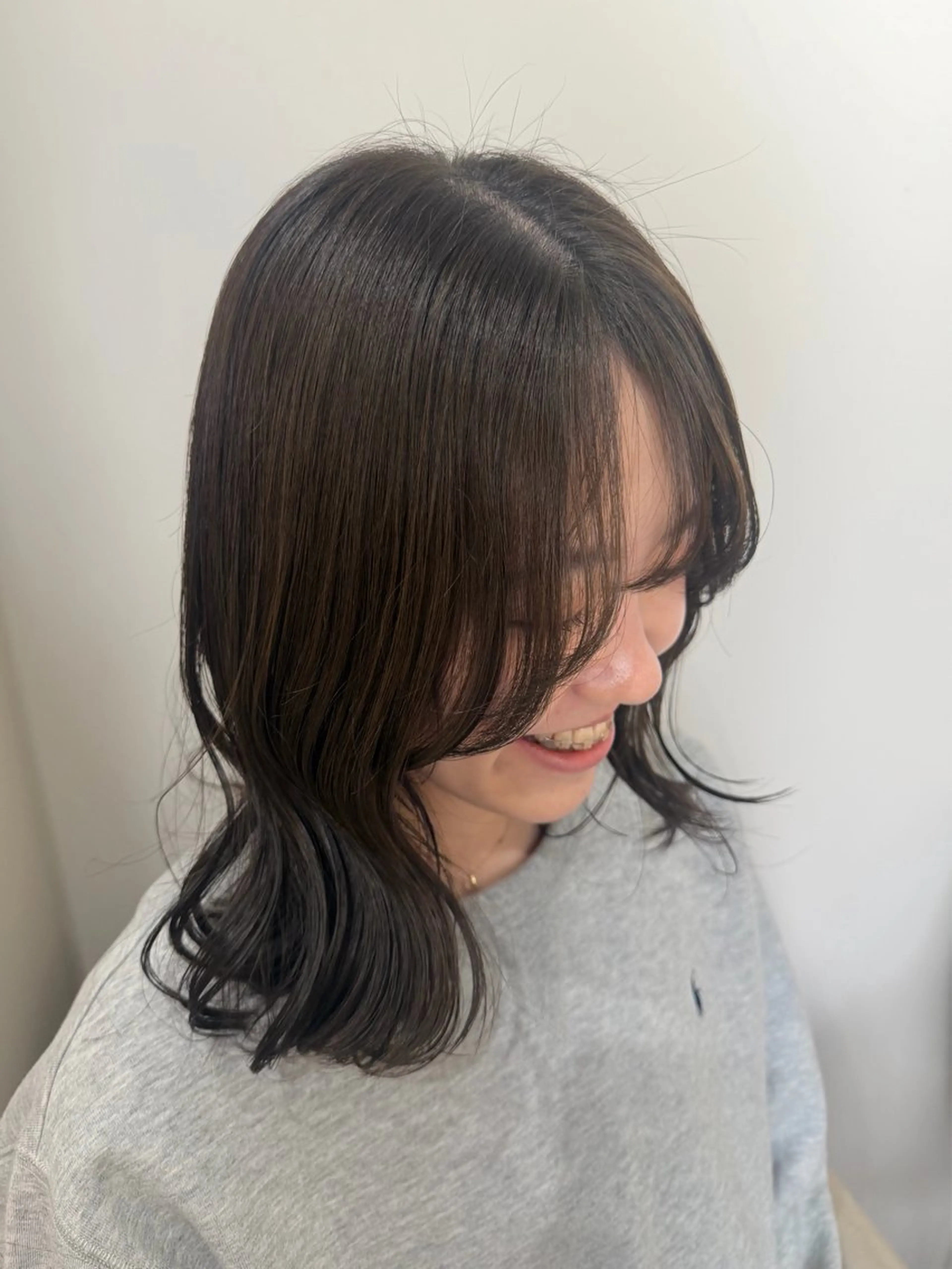 ミディアム カラー くびれヘア 顔周りカット レイヤーカット カット ヘアカラー トリートメント attrait 梅田店所属・梅田/ 髪質改善/ 似合わせ/RINKAのヘアスタイル