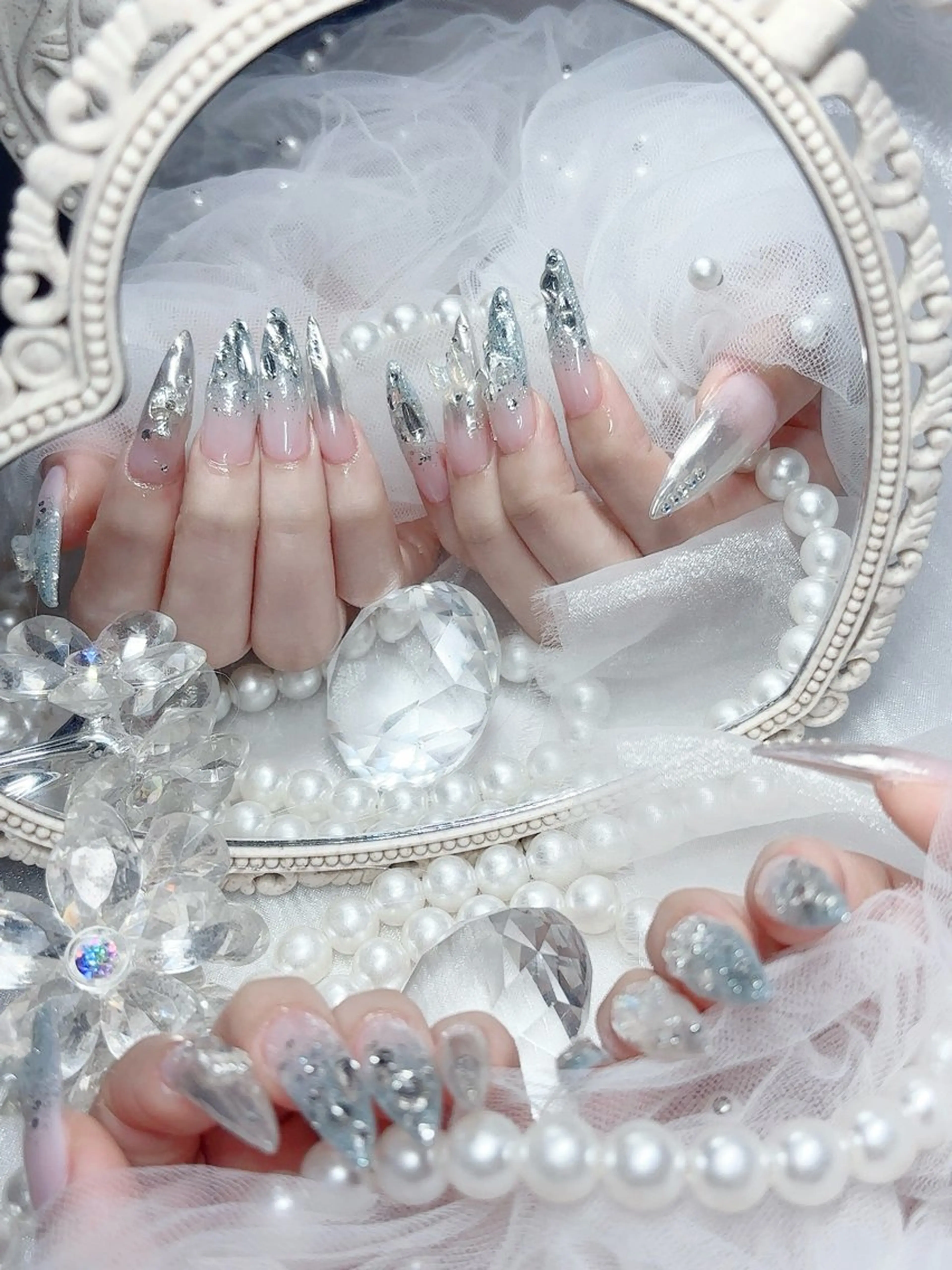 ネイル オーロラネイル 成人式 フットネイル 韓国ネイル ロングネイル Yudia🦋 azuのネイルデザイン