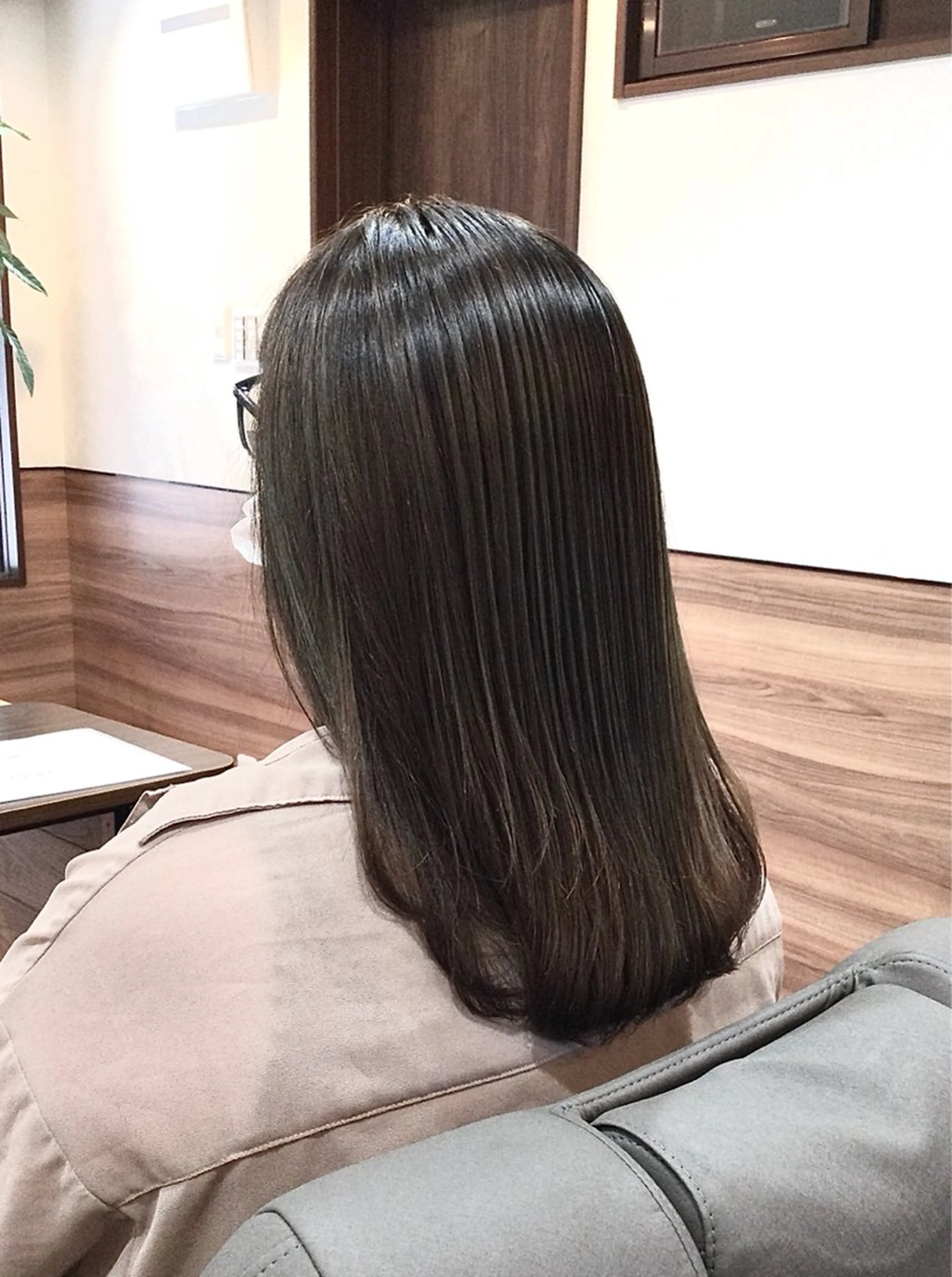 セミロング カラー アッシュ アッシュグレー アッシュグレージュ グレージュ オリーブアッシュ カット Annon プライベートサロンのヘアスタイル