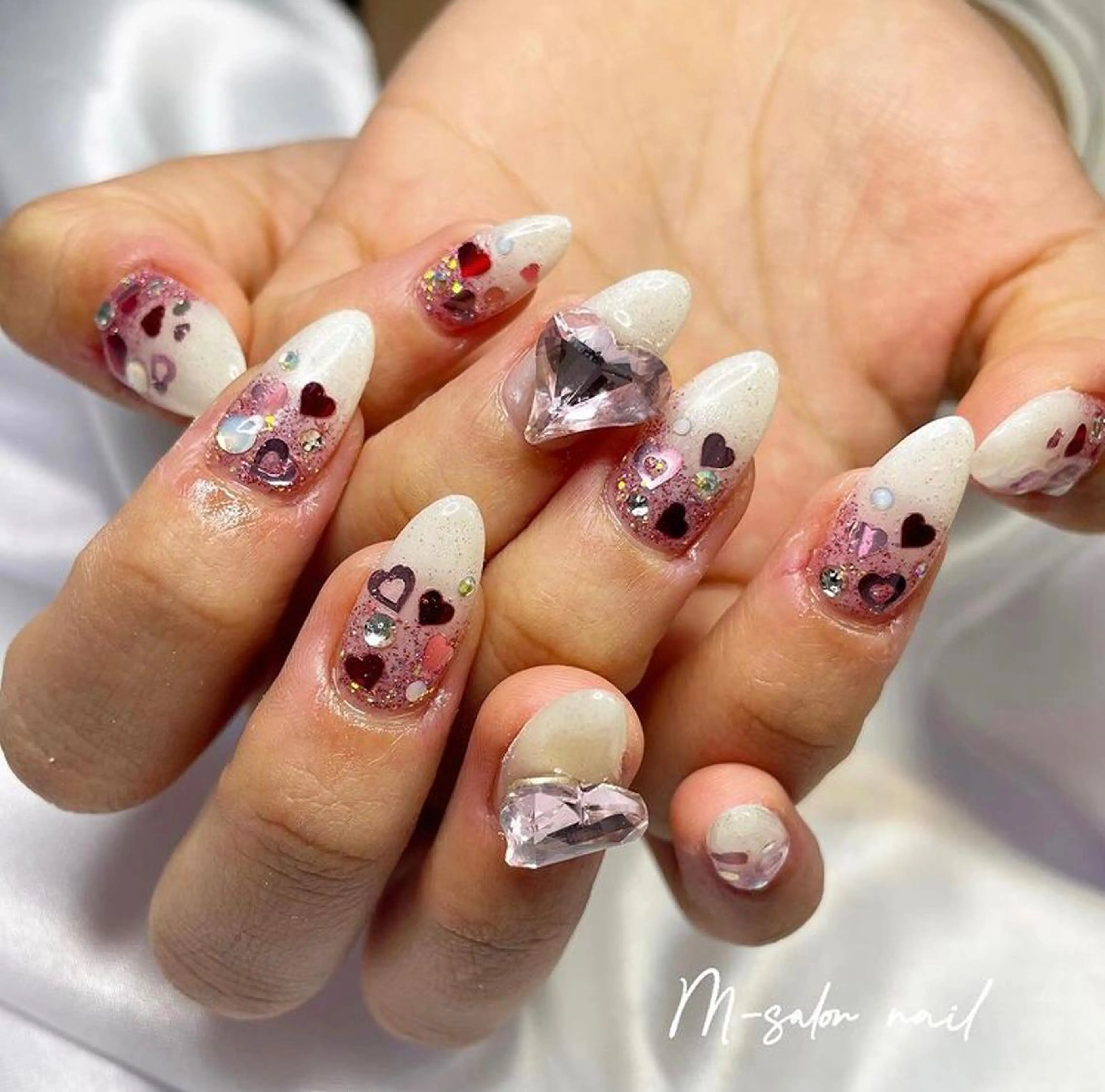 ネイル ハート ホログラムネイル キラキラネイル ハンドネイル 韓国/網紅/パーツ M-salonのネイルデザイン