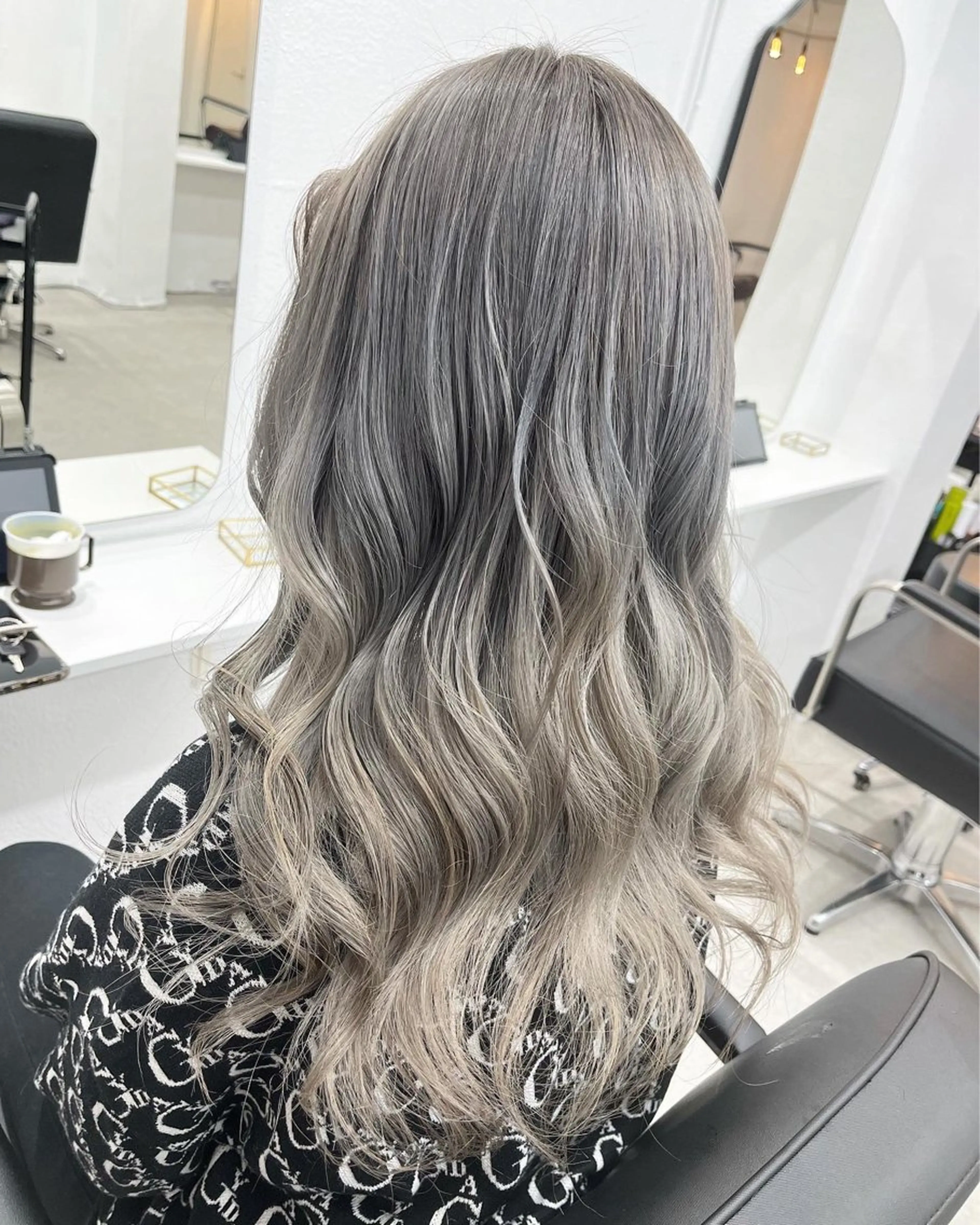 ロング カラー グレージュ ミルクティーグレージュ JIL BLAN 京都所属・RU RIのヘアスタイル