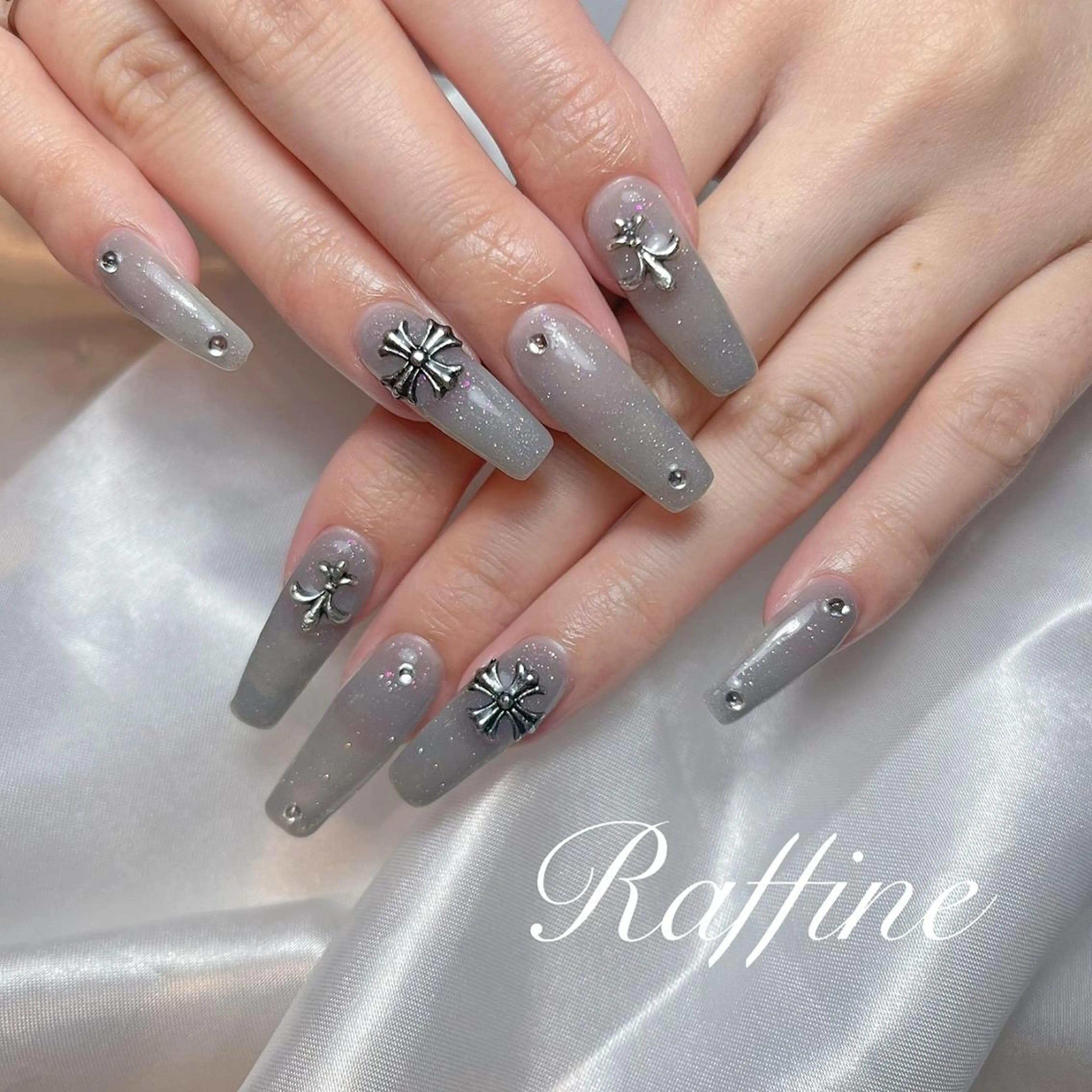 ネイル ハンドネイル RAFFINE haru🦋🩵のネイルデザイン